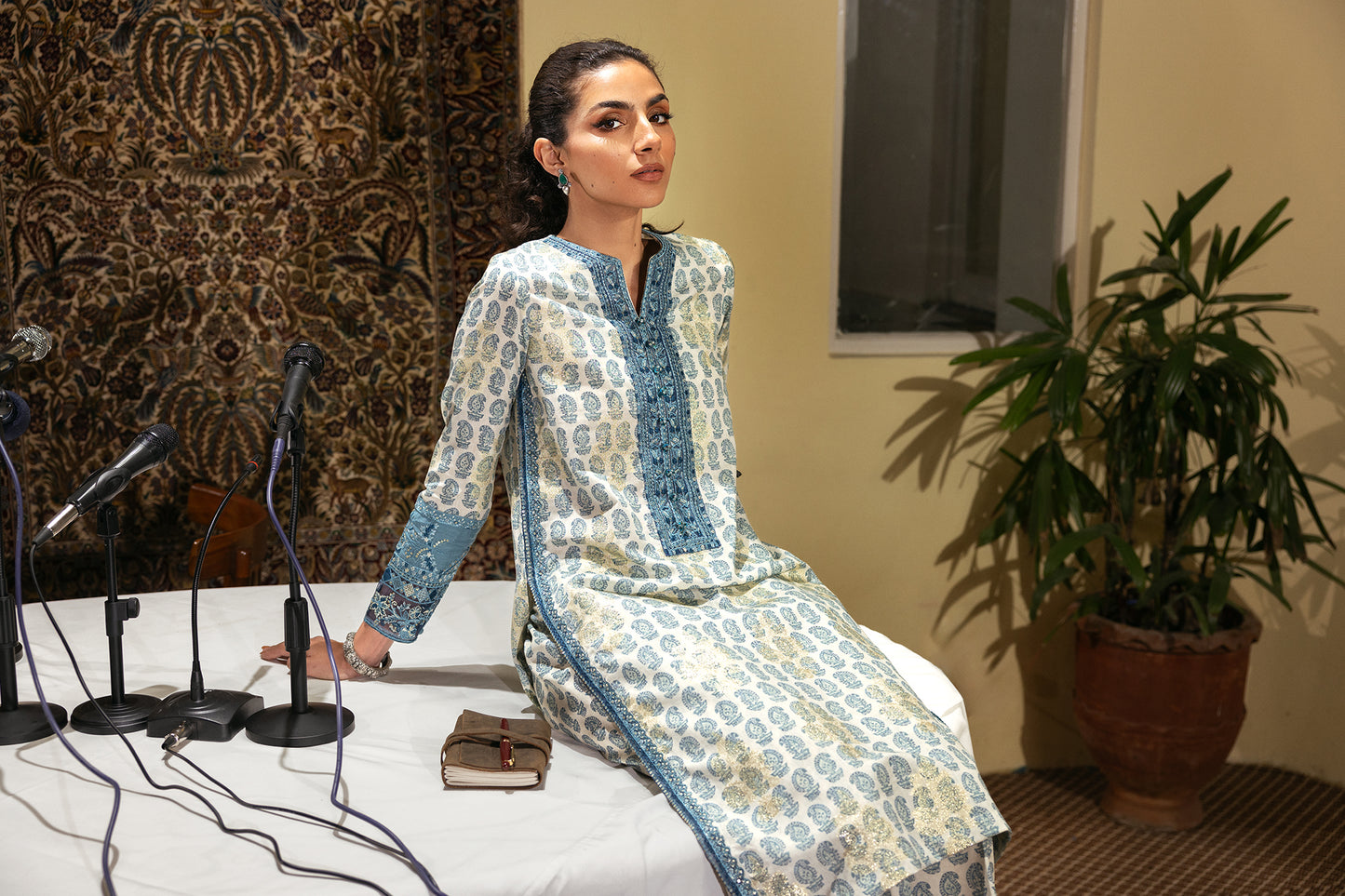 EMBROIDERED SUIT (E2125/103/609)