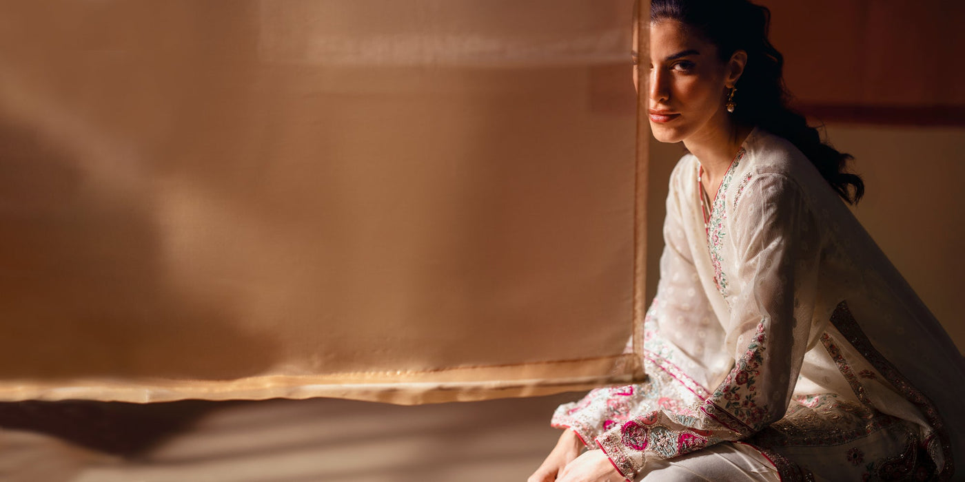 EMBROIDERED SUIT (E104/002/0833)