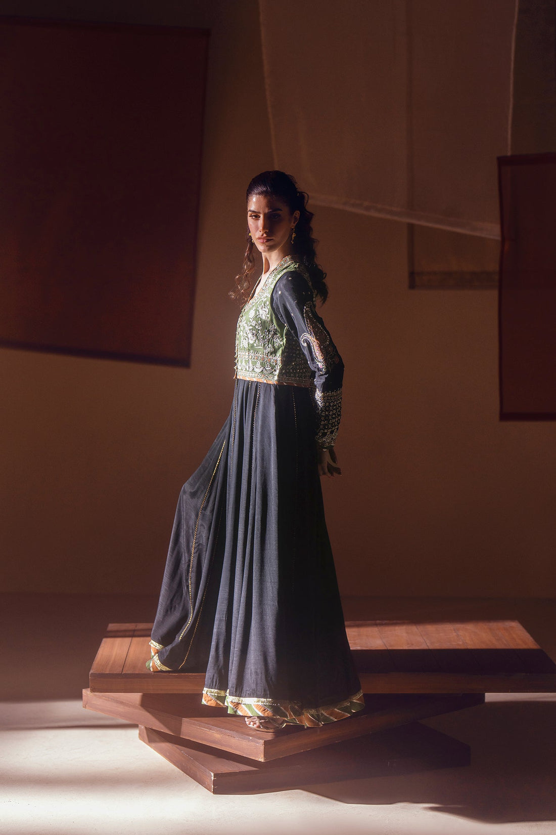 EMBROIDERED PISHWAS (E104/902/0823)