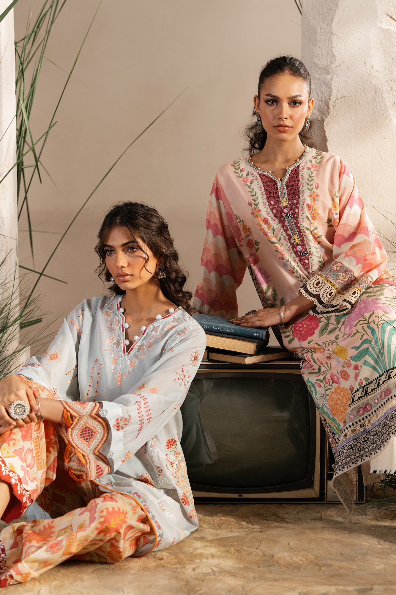 EMBROIDERED SUIT (E103/617/3279)