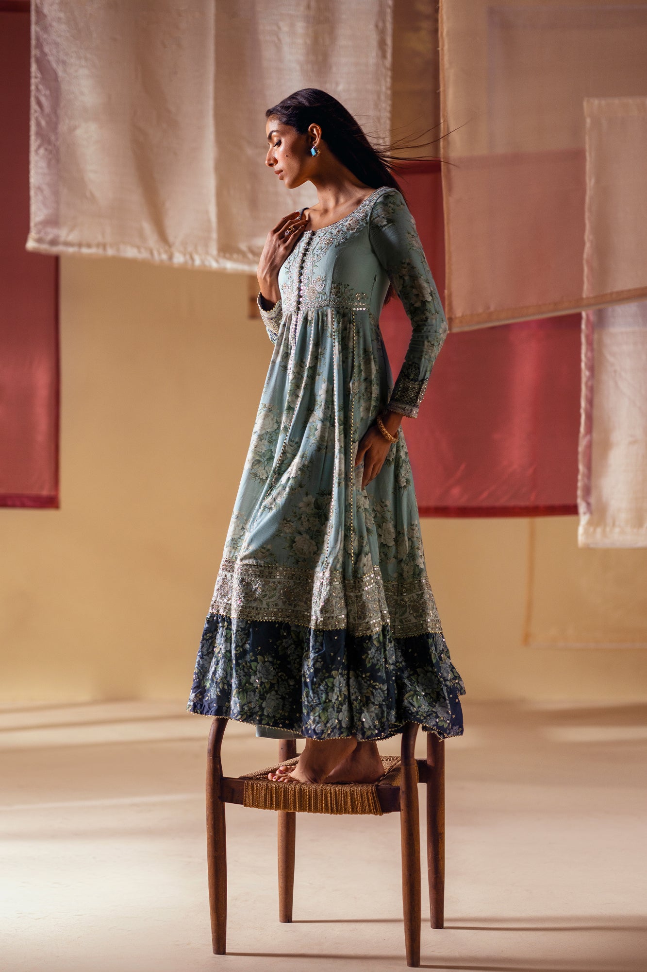 EMBROIDERED SUIT (E104/606/0807)