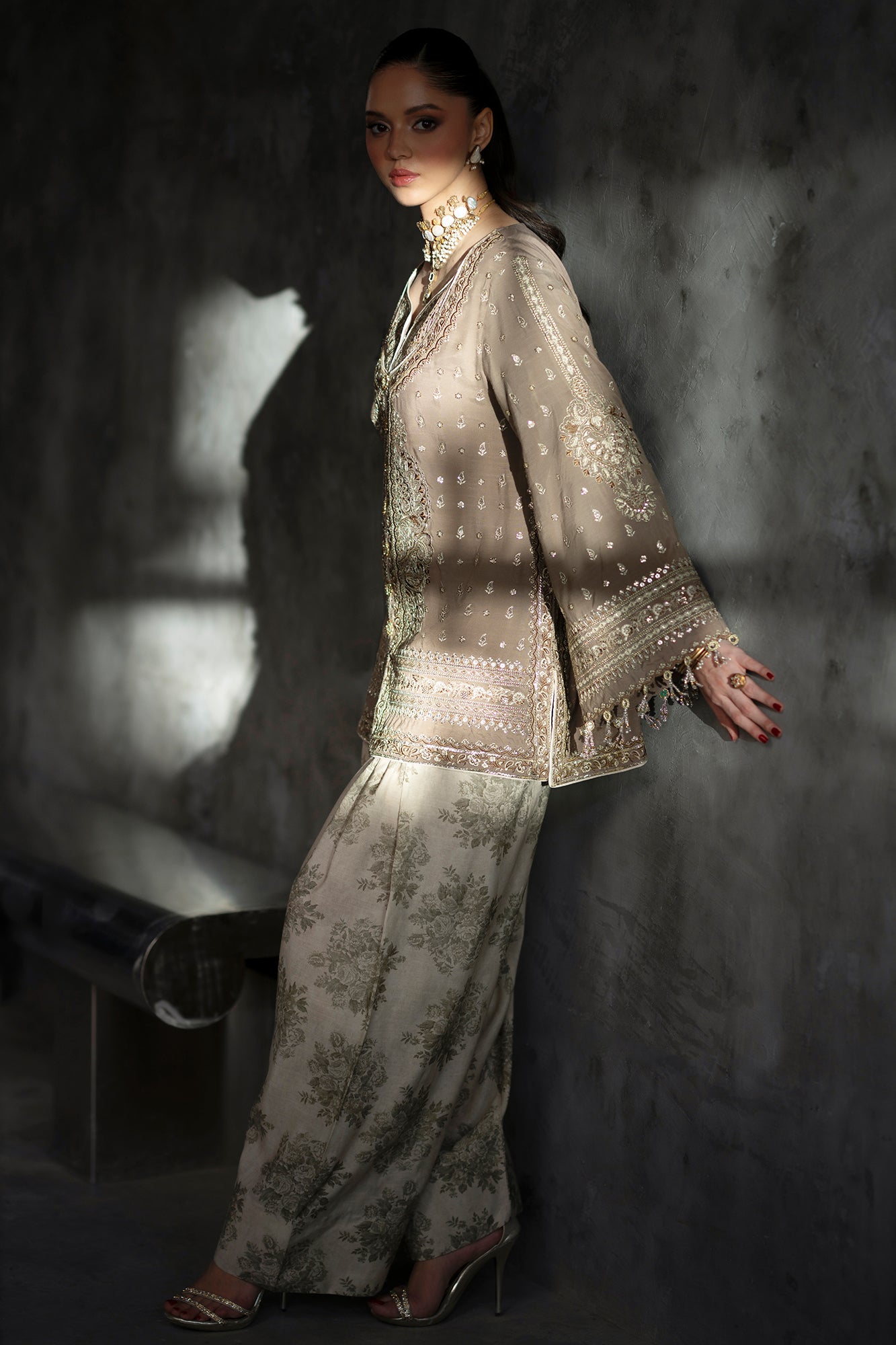 EMBROIDERED SUIT (E1085/104/118)
