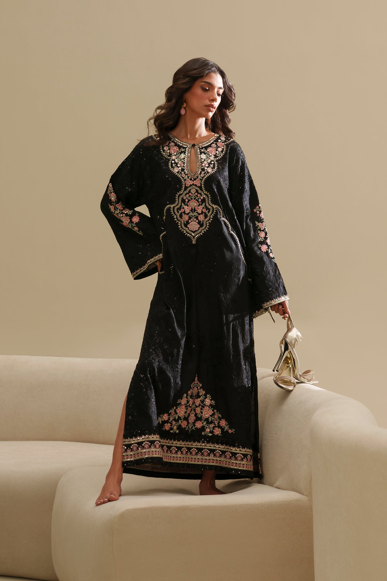 EMBROIDERED KAFTAN (E1088/104/902)