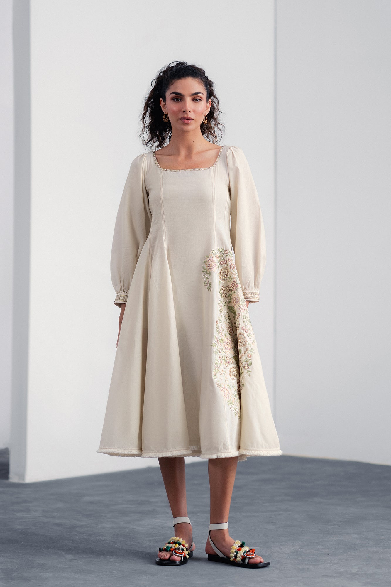 DRESS (E120/002/0044)