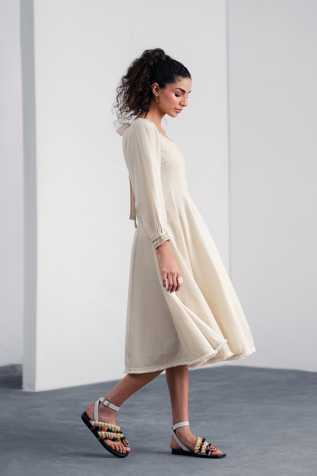 DRESS (E120/002/0044)
