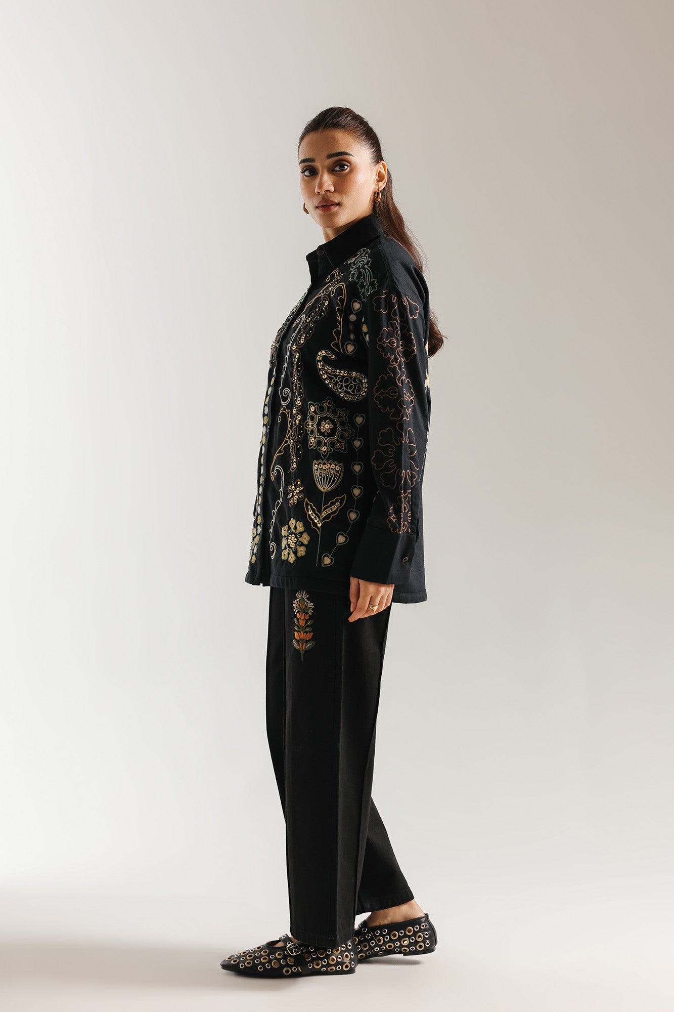 EMBROIDERED JEANS (E0220/120/901)