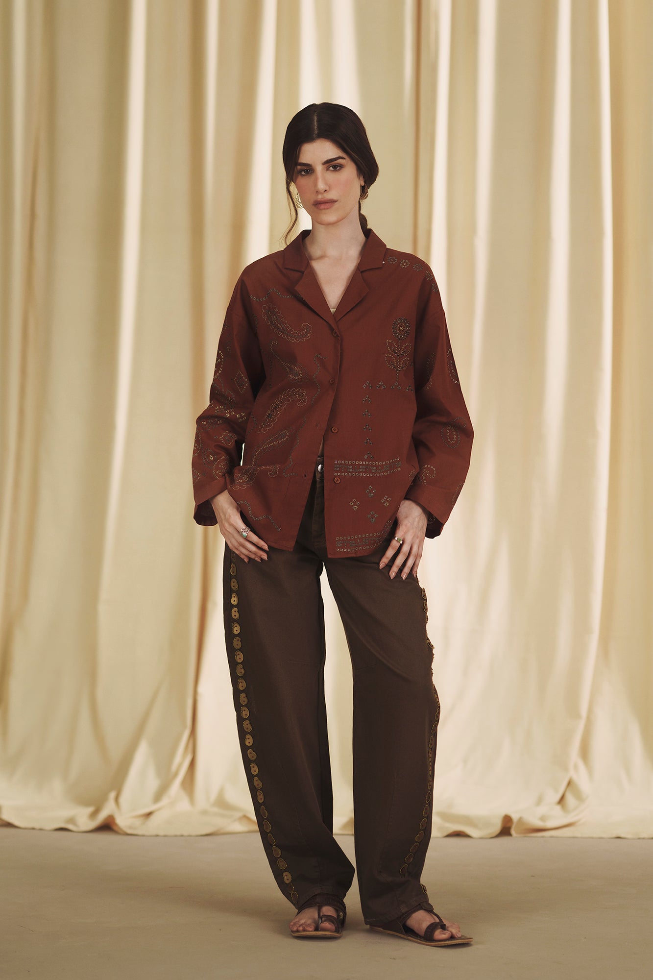 EMBROIDERED JEANS (E0221/120/821)