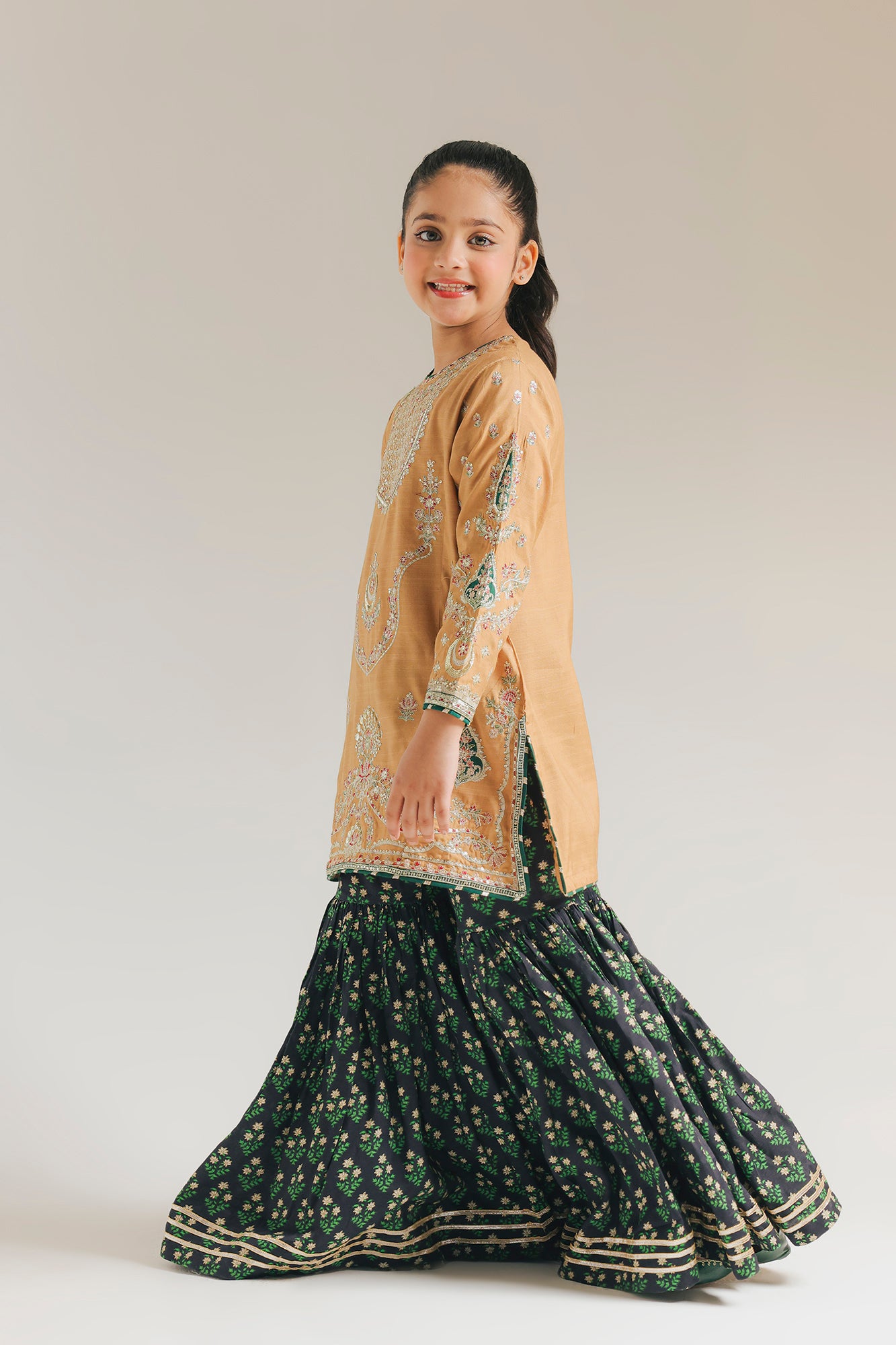 EMBROIDERED SUIT (E0258/415/104)