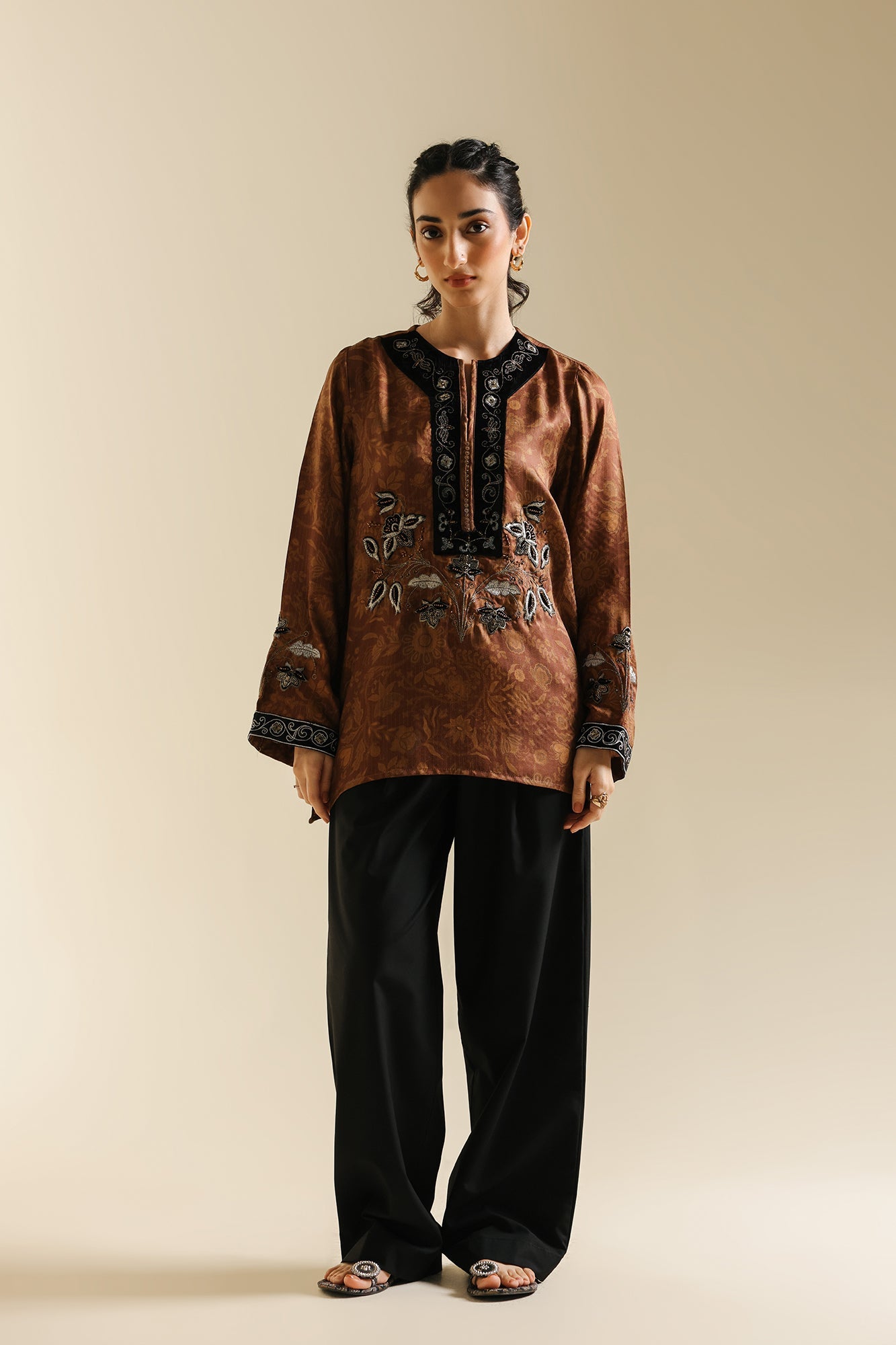 EMBROIDERED TOP (E0614/119/128)