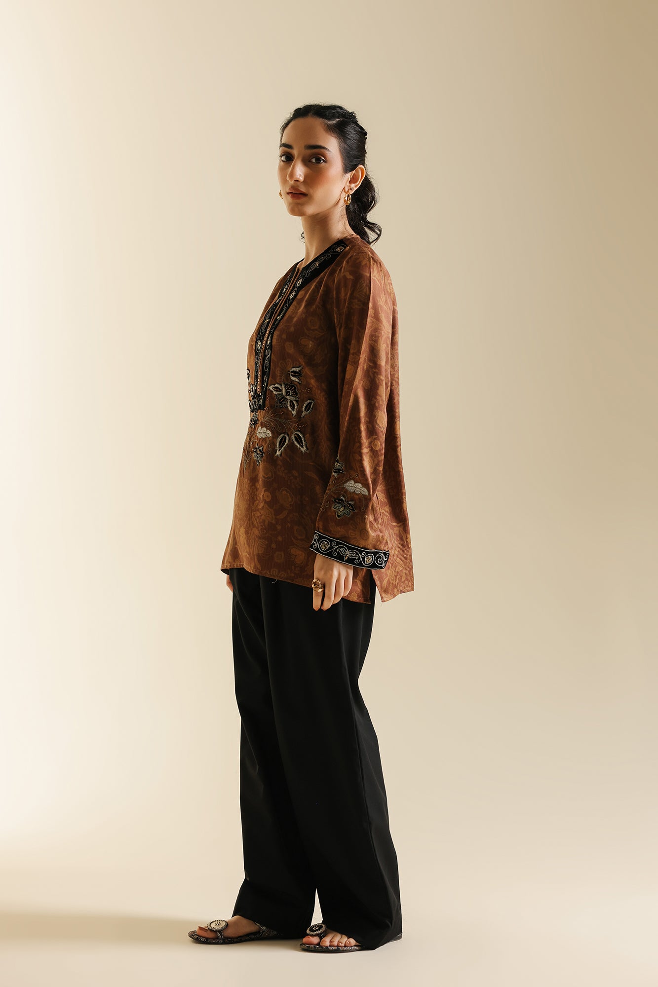 EMBROIDERED TOP (E0614/119/128)