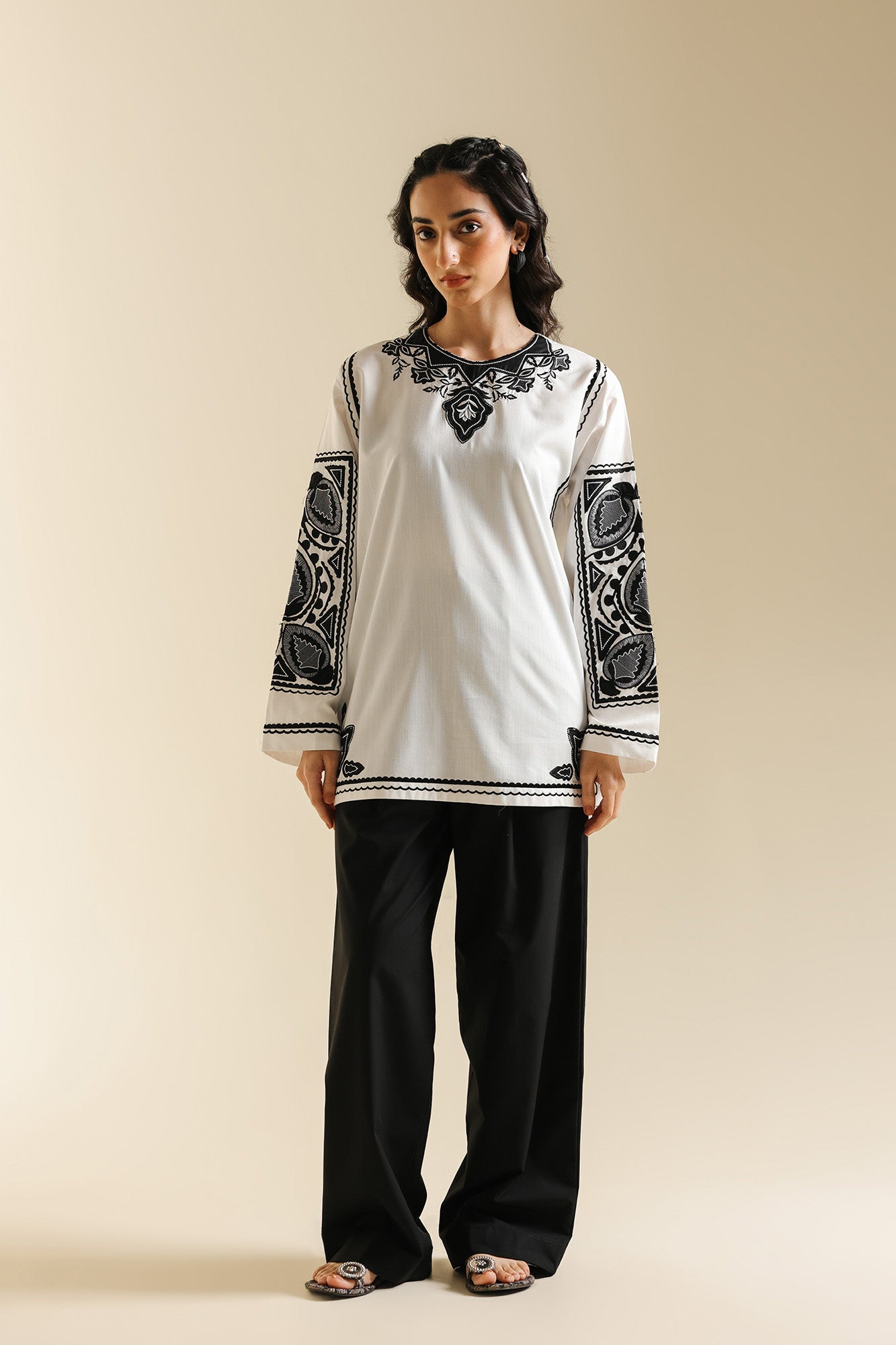EMBROIDERED TOP (E0645/119/001)