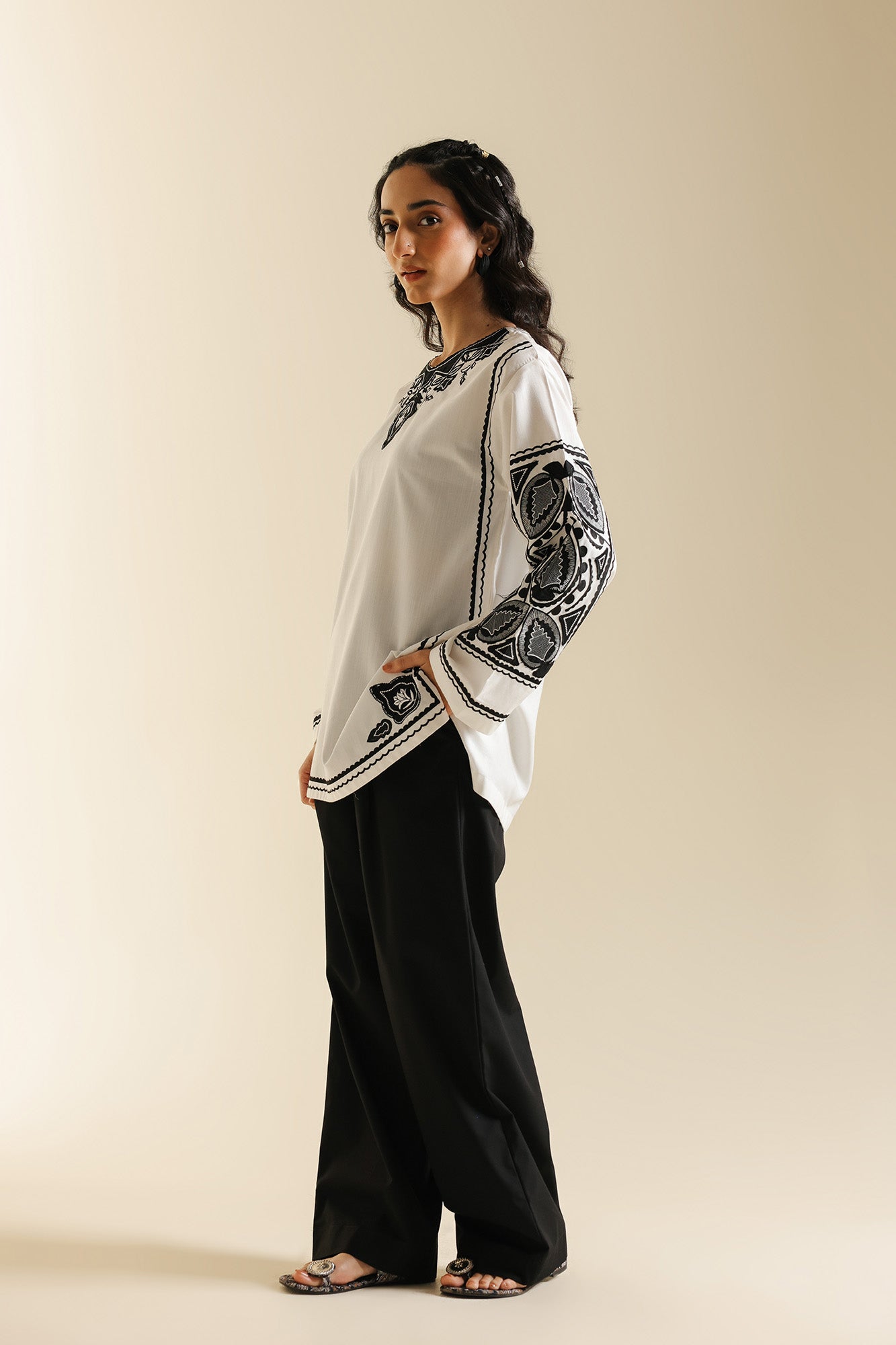 EMBROIDERED TOP (E0645/119/001)