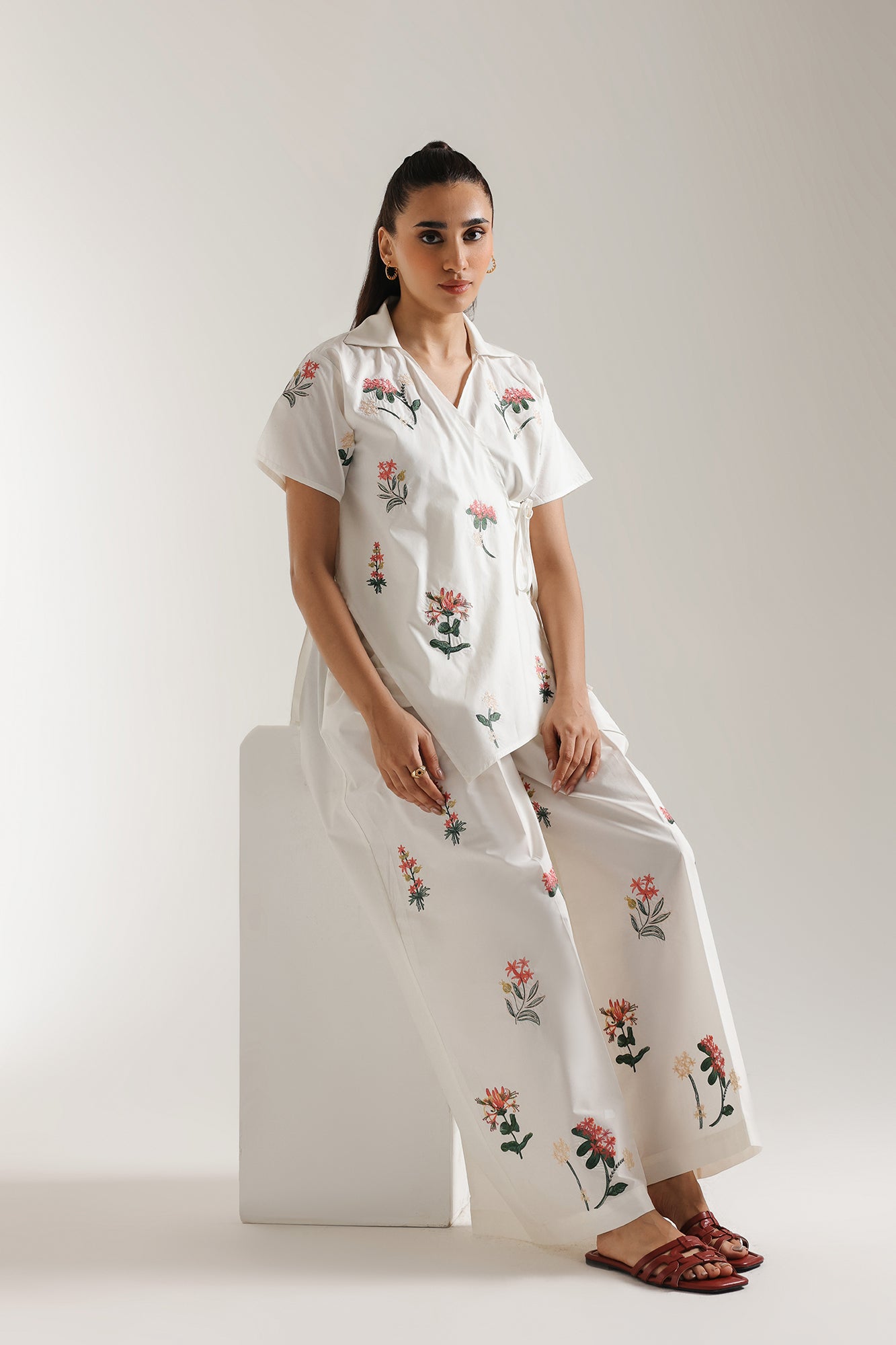 EMBROIDERED SUIT (E106/002/0672)