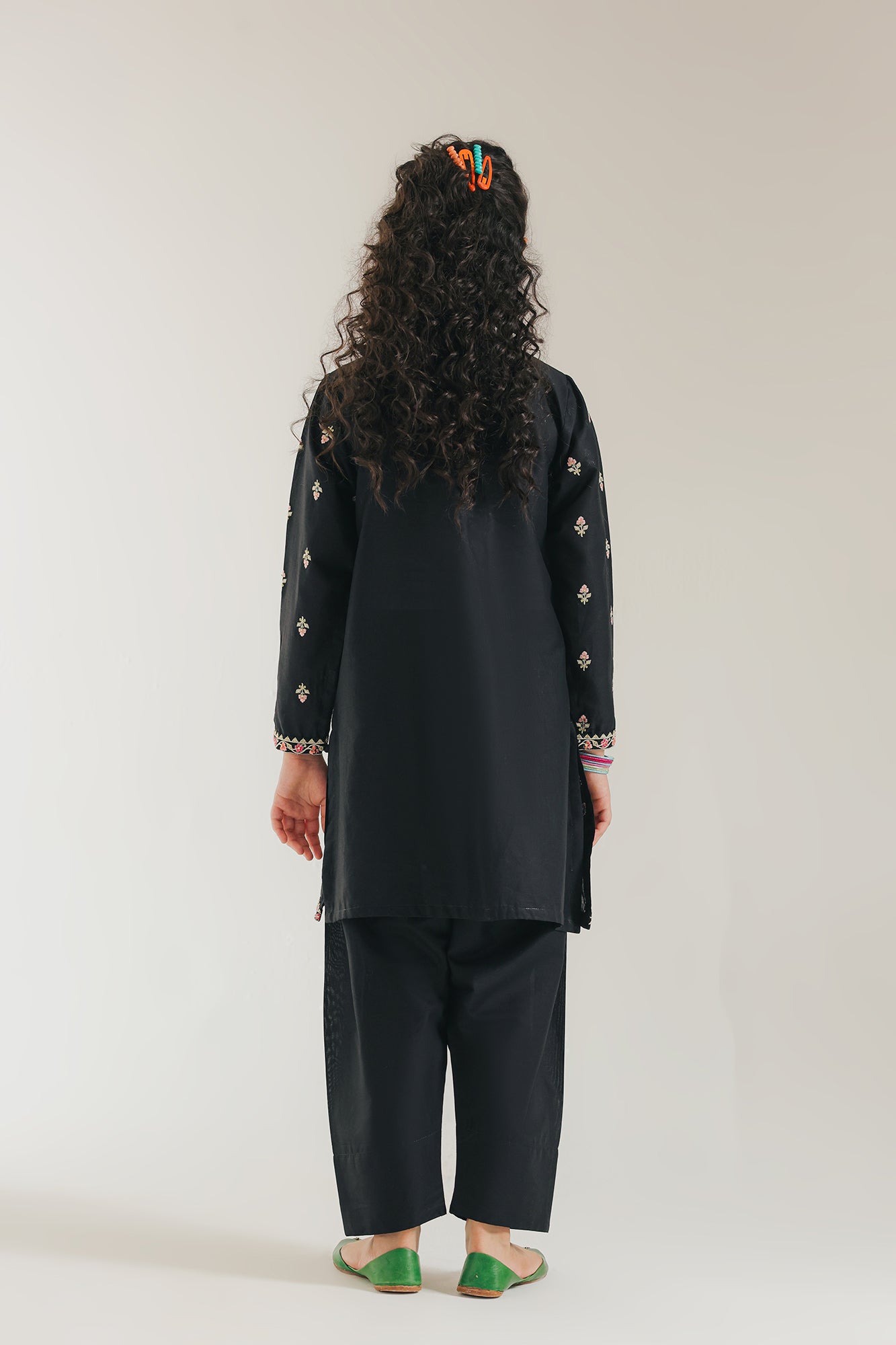 EMBROIDERED SUIT (E0676/404/901)