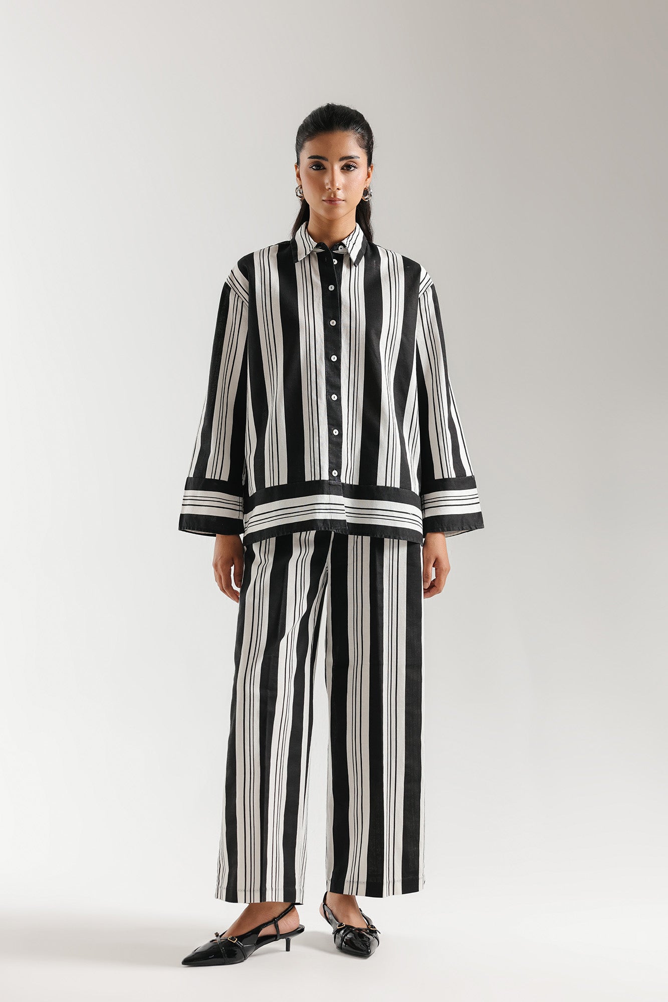 STRIPED SUIT (E0700/116/902)