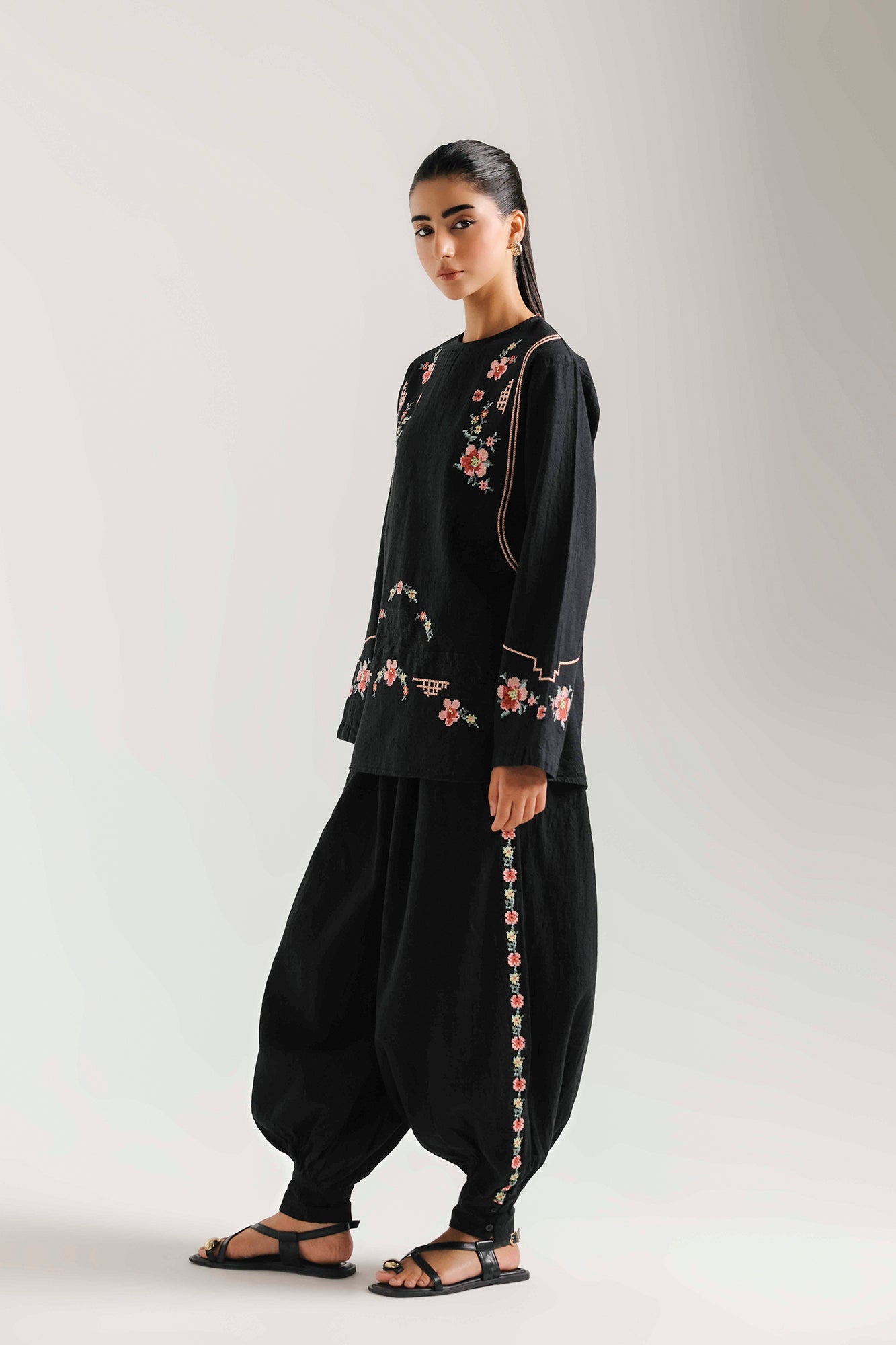EMBROIDERED SUIT (E0753/106/902)