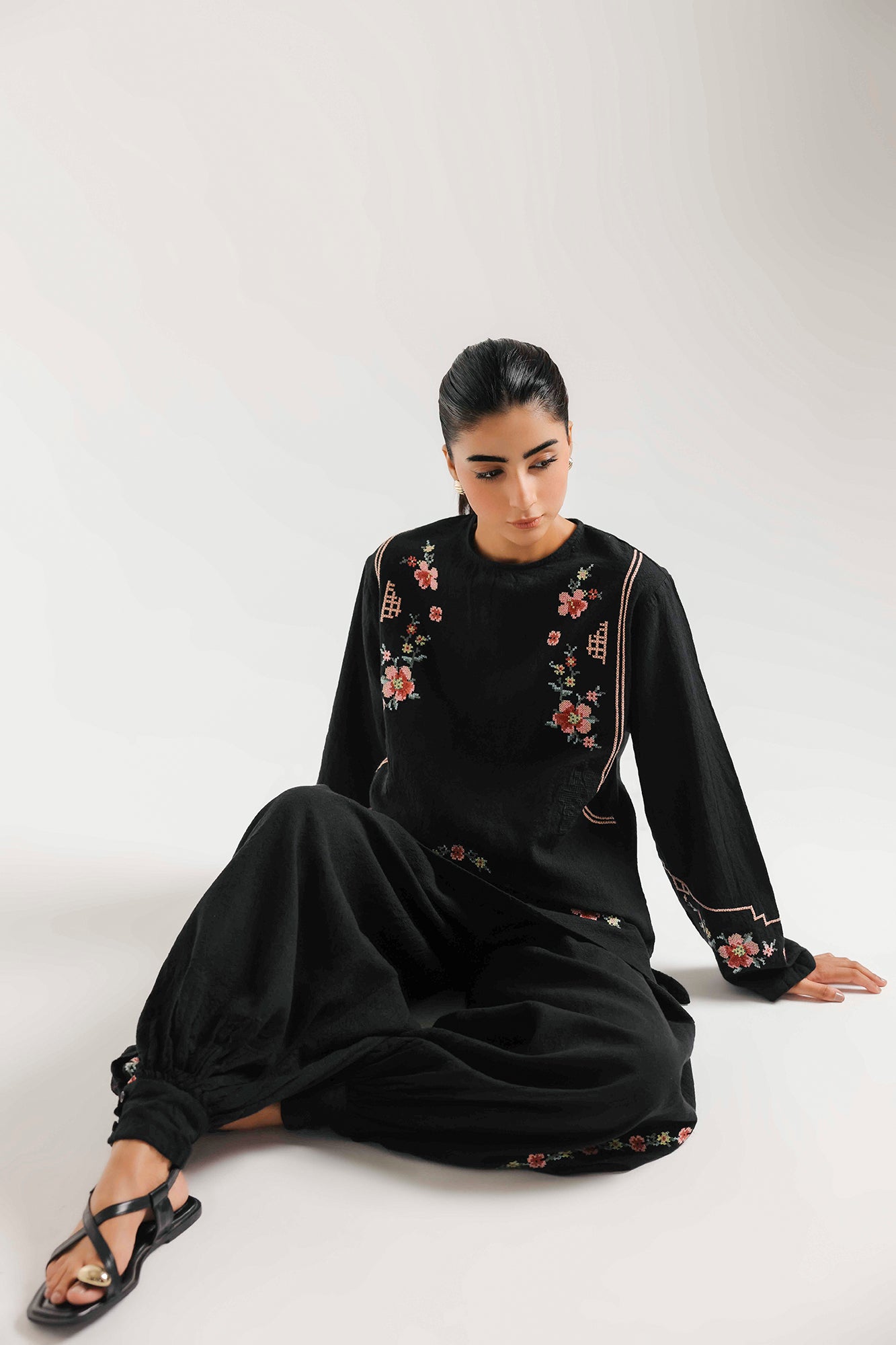 EMBROIDERED SUIT (E0753/106/902)