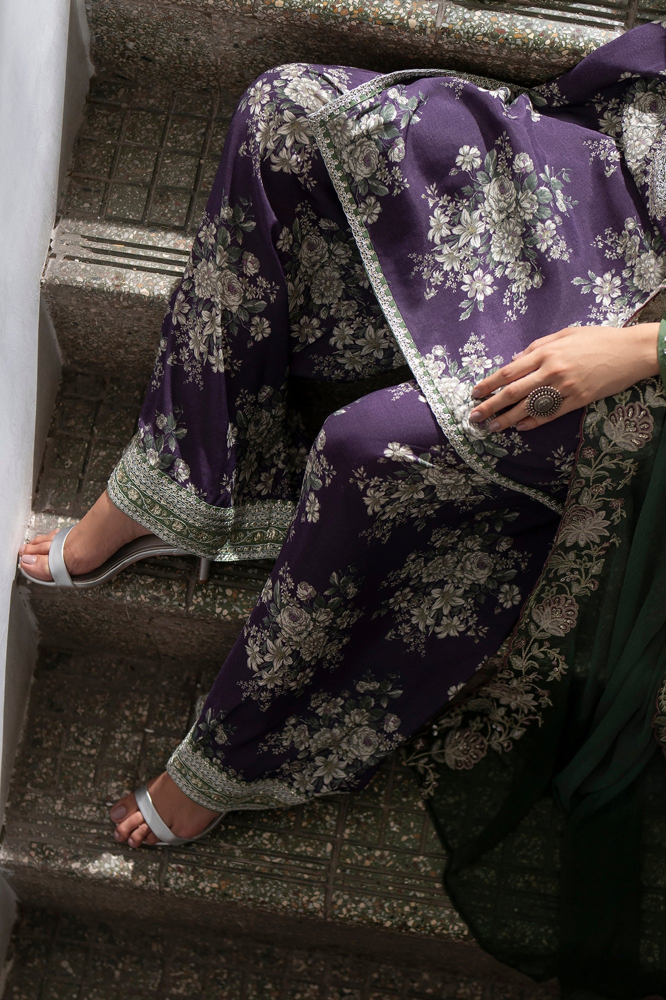 EMBROIDERED SUIT (E0769/104/502)
