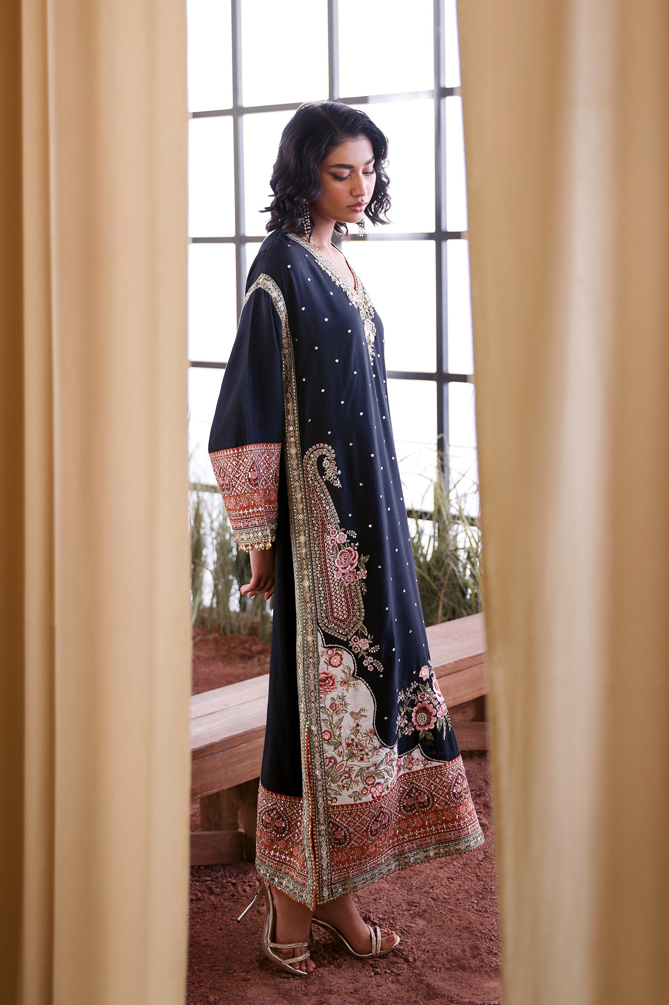 EMBROIDERED KAFTAN (E0778/104/902)