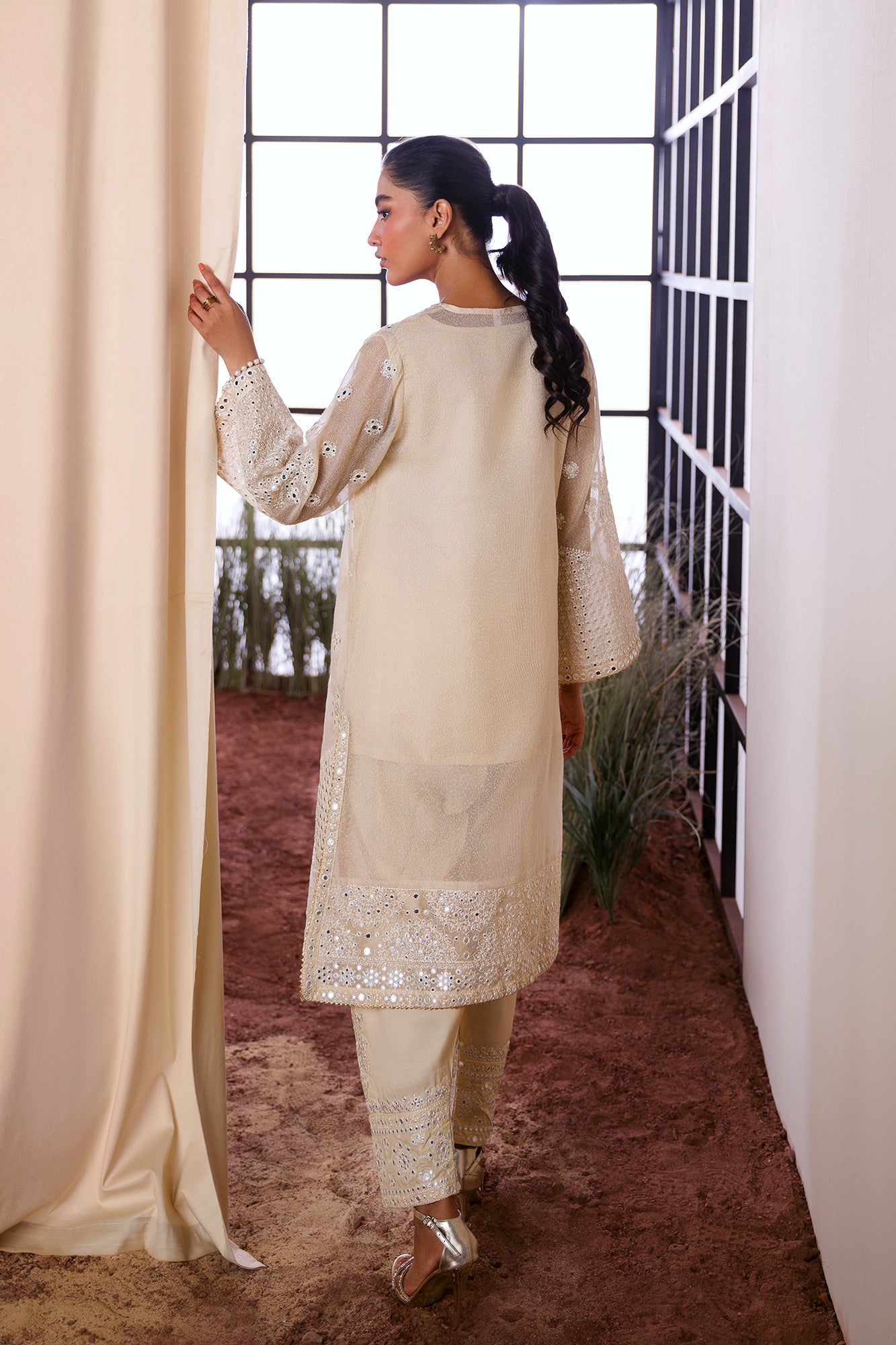 EMBROIDERED SUIT (E0780/104/226)