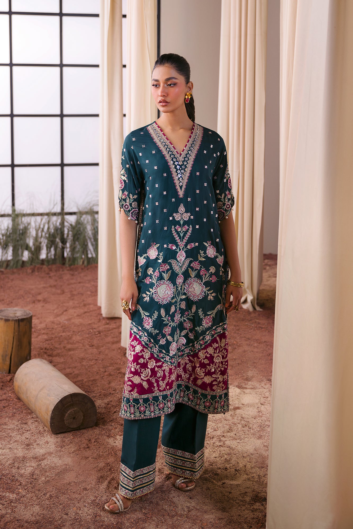 EMBROIDERED SUIT (E0786/104/705)
