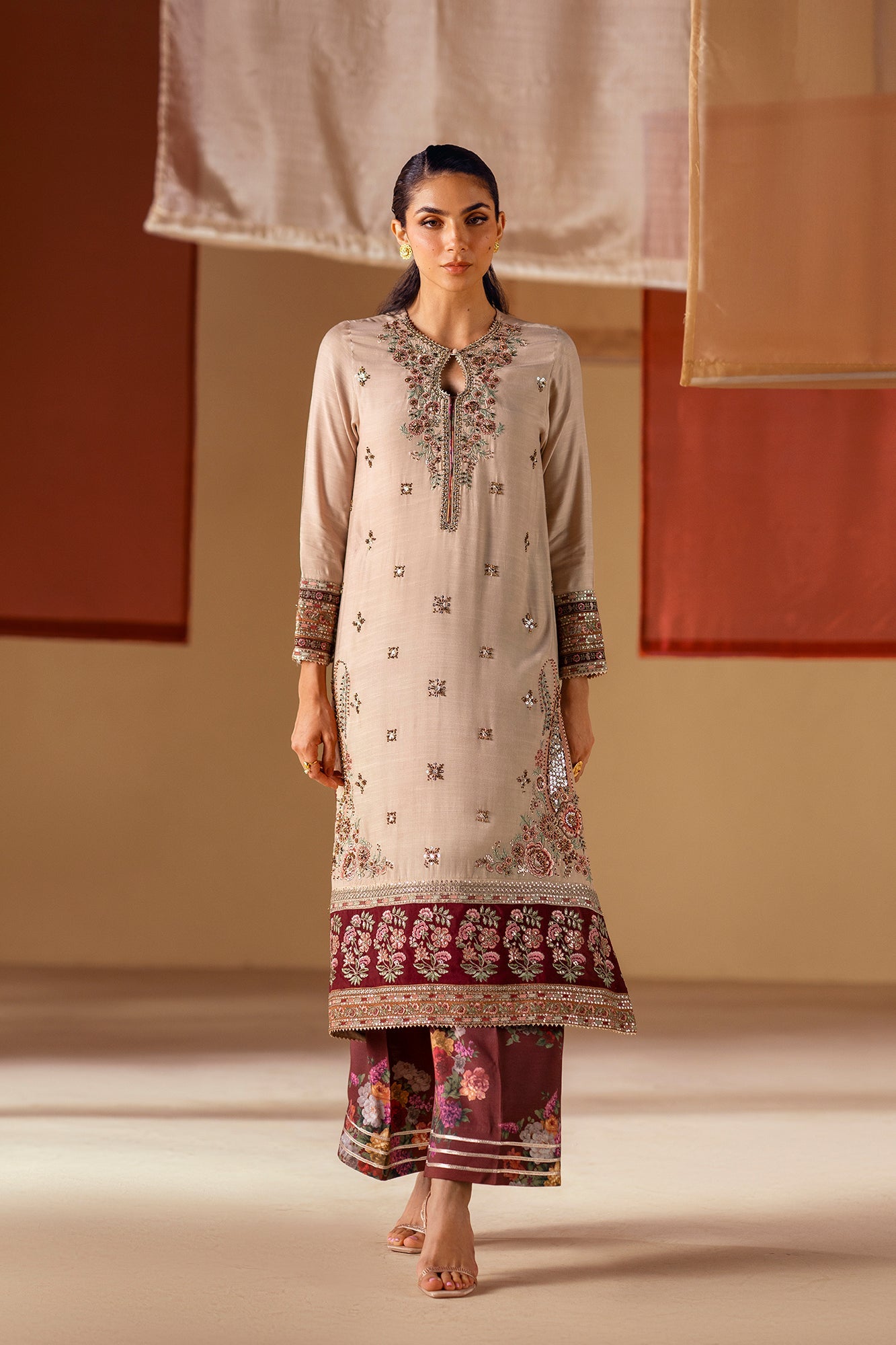 EMBROIDERED SUIT (E0791/104/808)