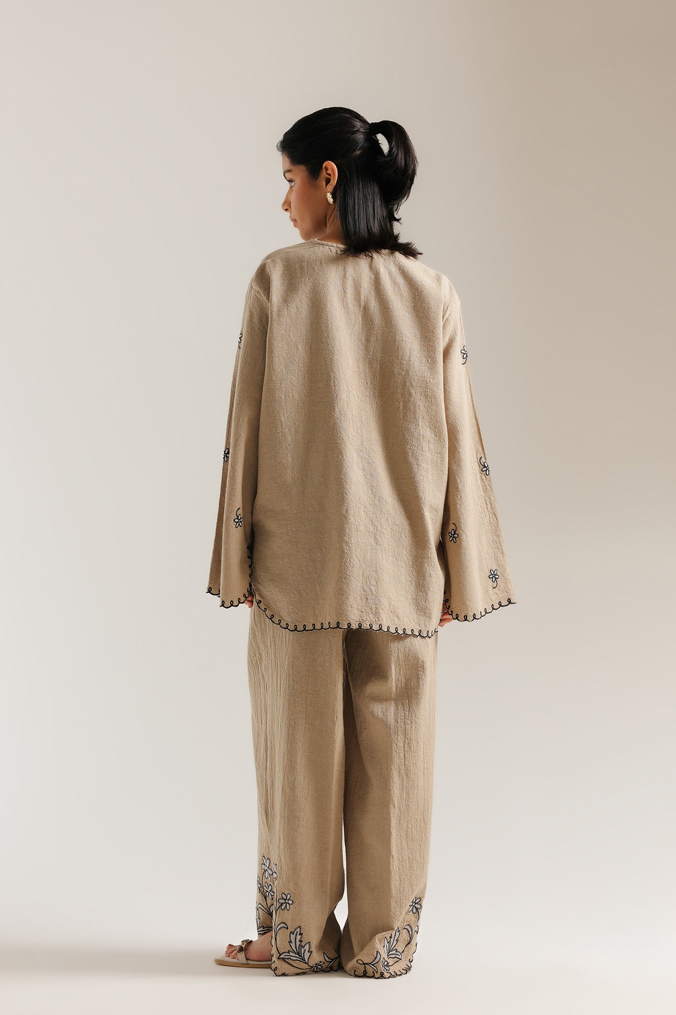 EMBROIDERED SUIT (E0792/106/806)