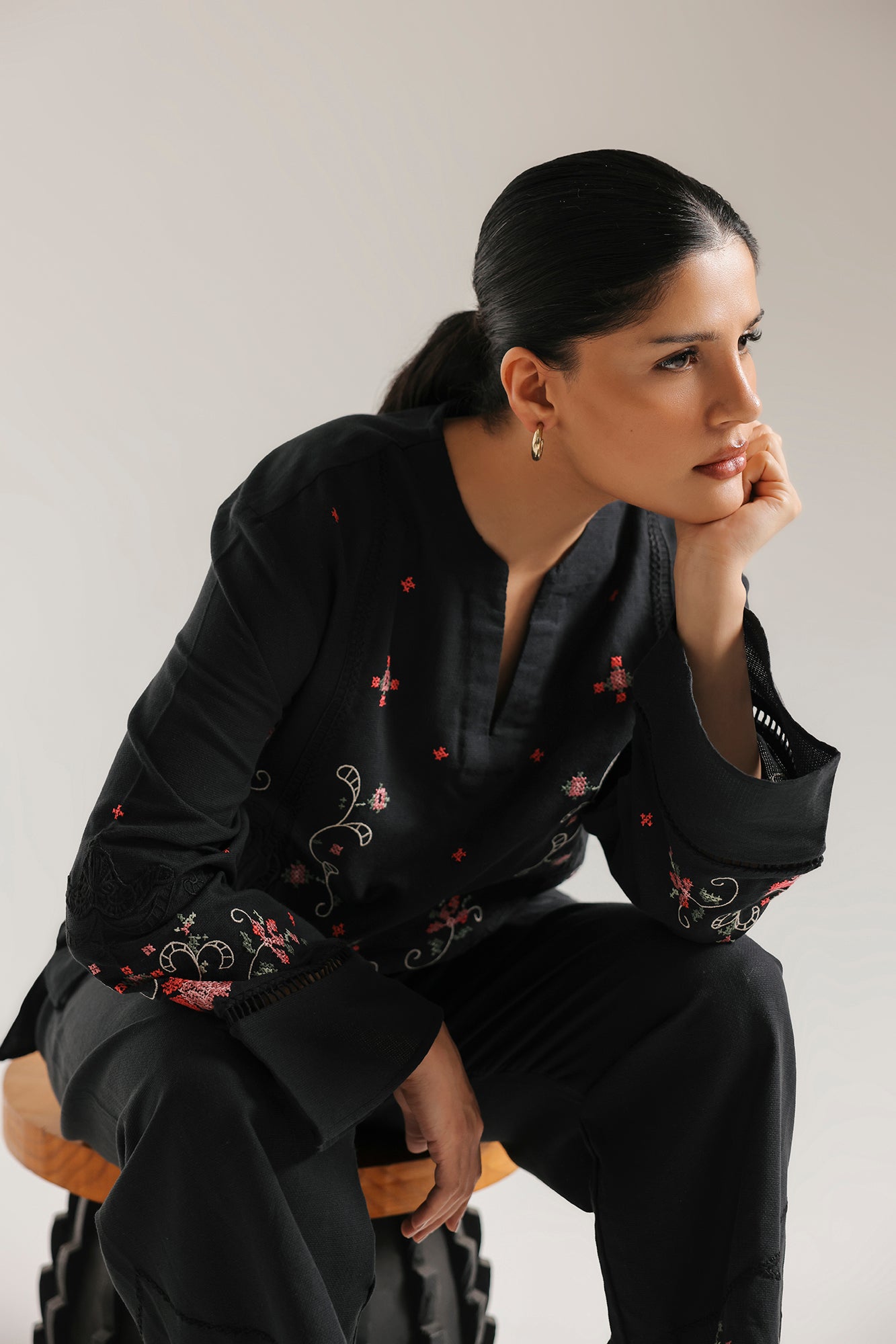 EMBROIDERED SUIT (E0798/106/901)