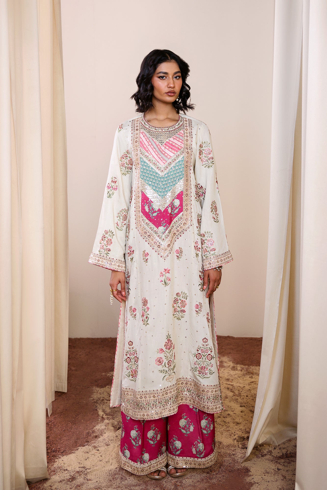 EMBROIDERED SUIT (E104/004/0805)