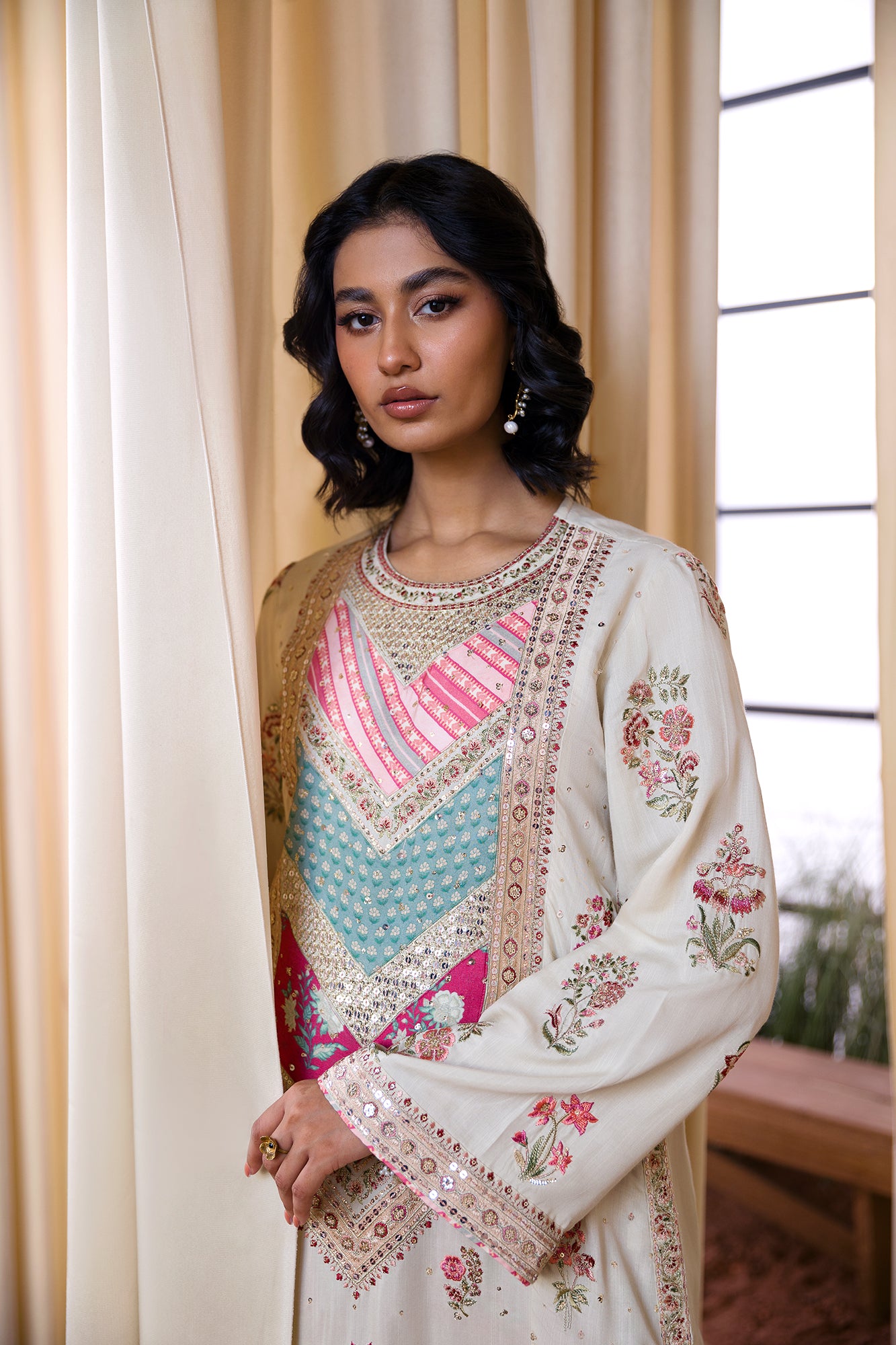 EMBROIDERED SUIT (E104/004/0805)