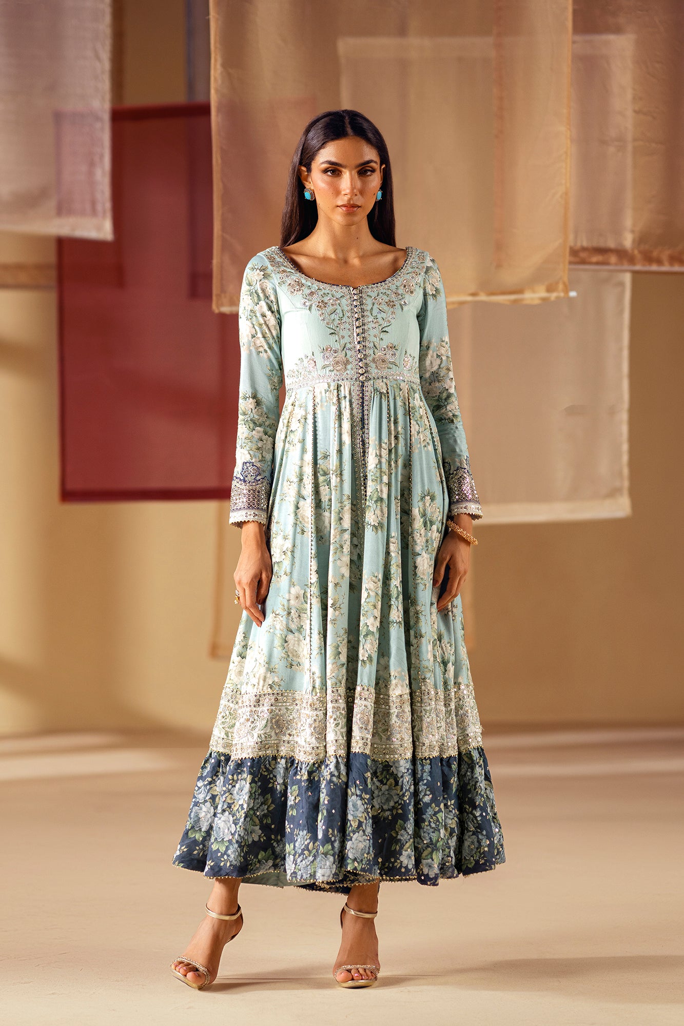 EMBROIDERED SUIT (E104/606/0807)