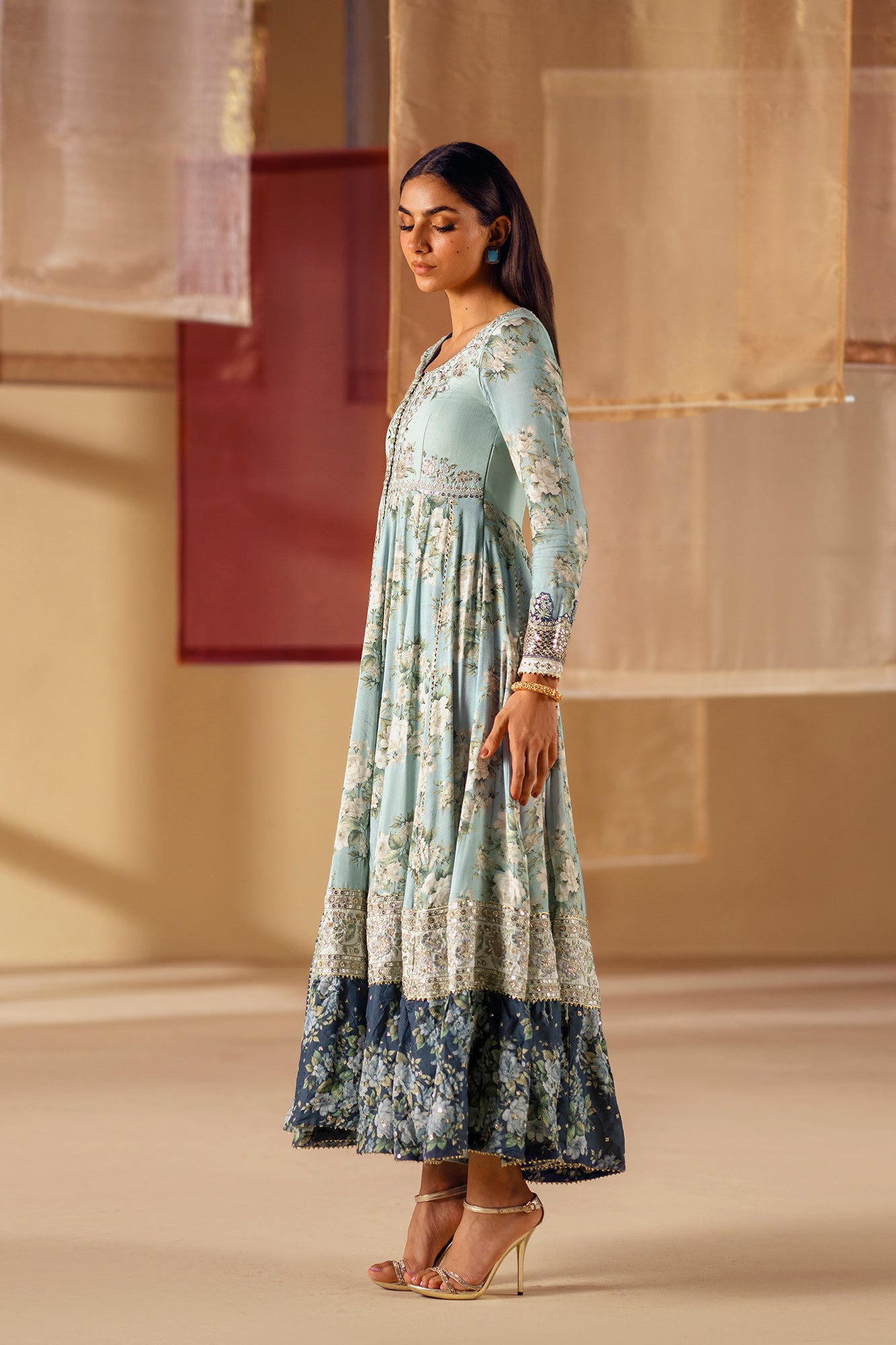 EMBROIDERED SUIT (E104/606/0807)