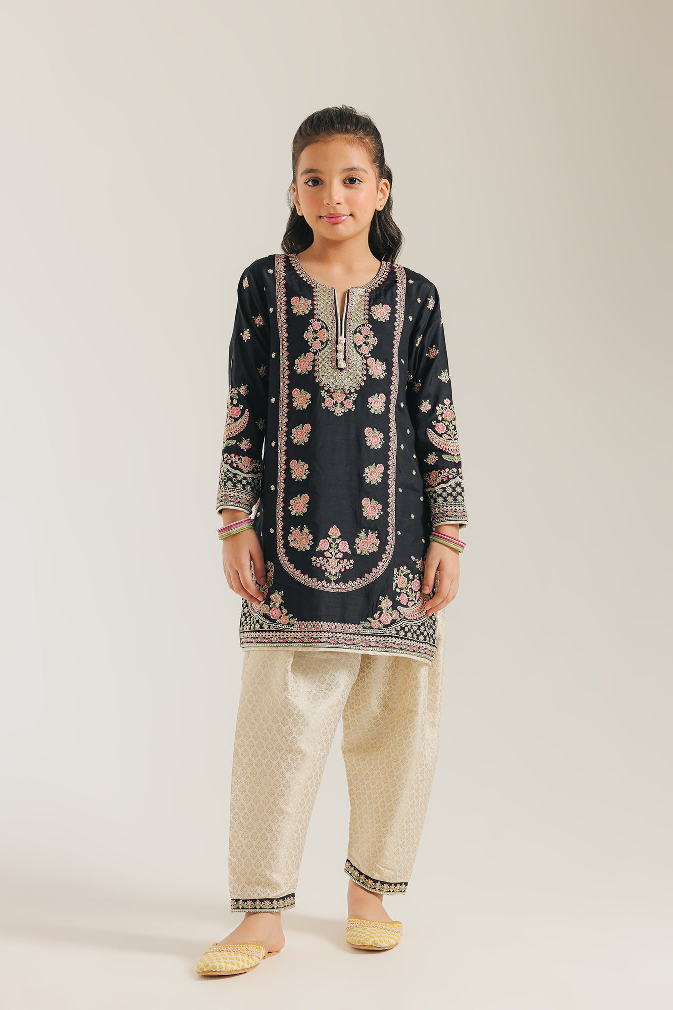 EMBROIDERED SUIT (E0810/404/902)