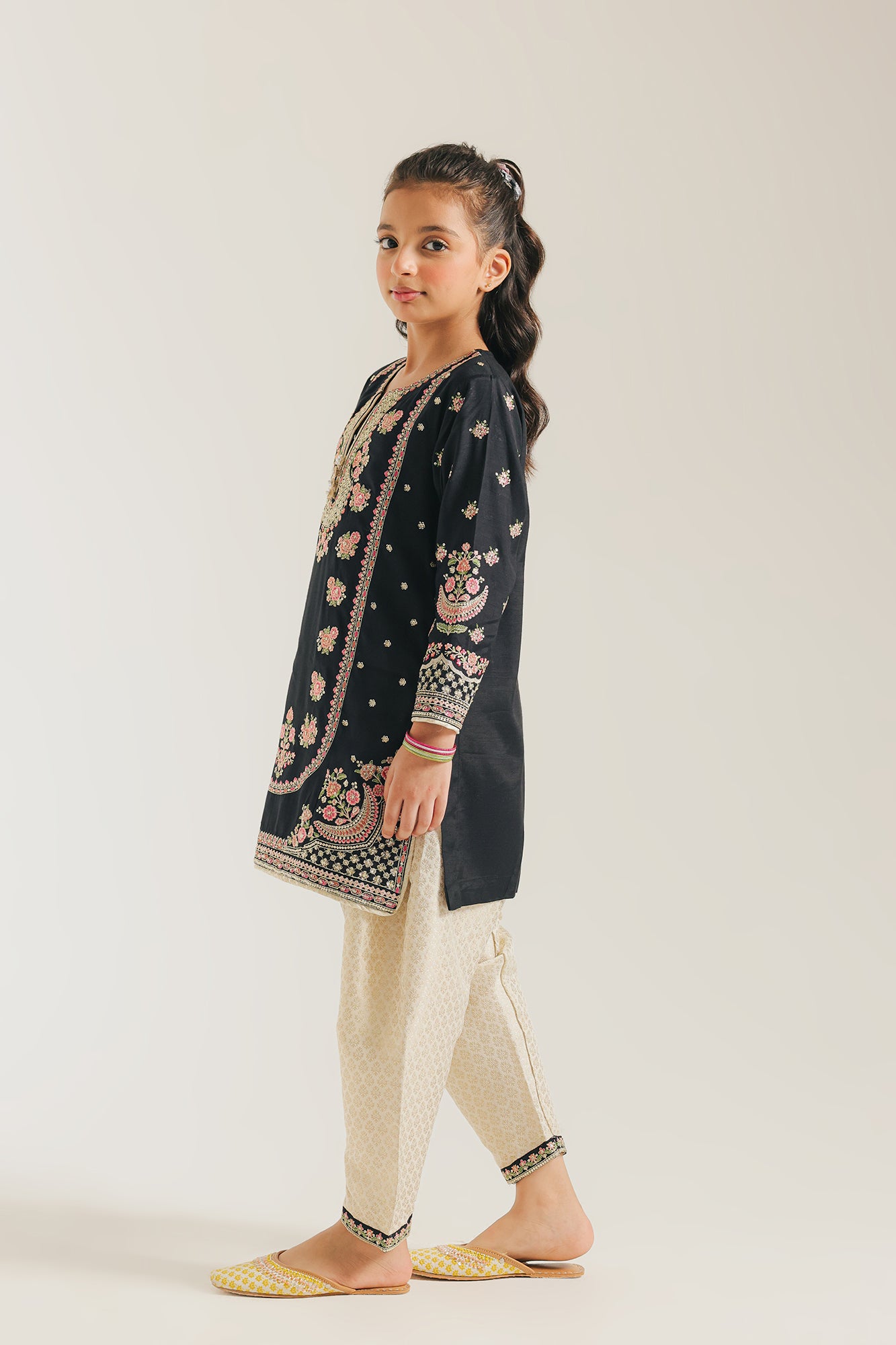 EMBROIDERED SUIT (E0810/404/902)