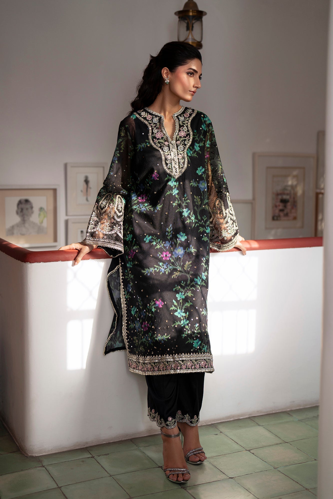 EMBROIDERED SUIT (E104/901/0817)