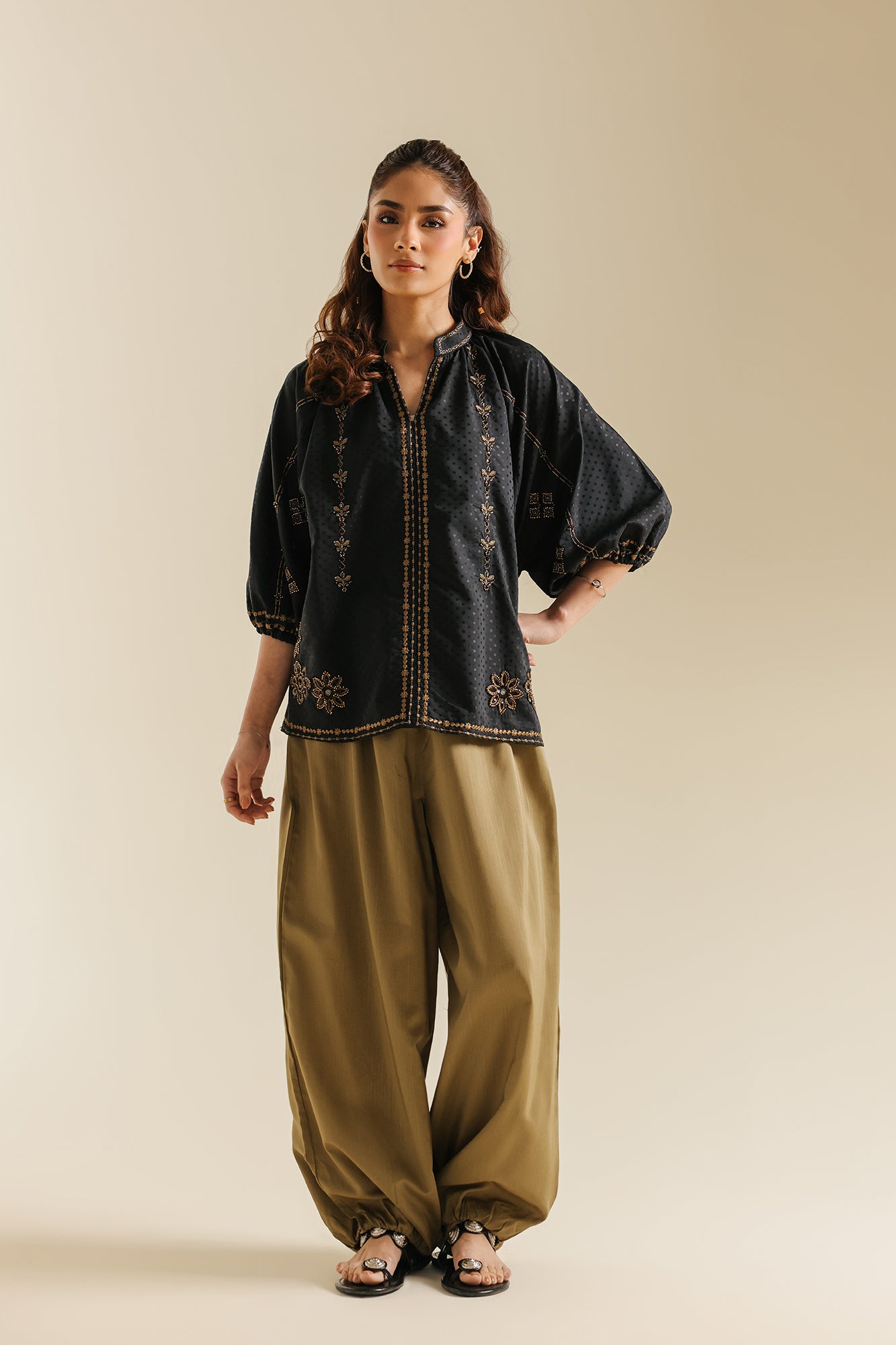 EMBROIDERED TOP (E0818/119/902)