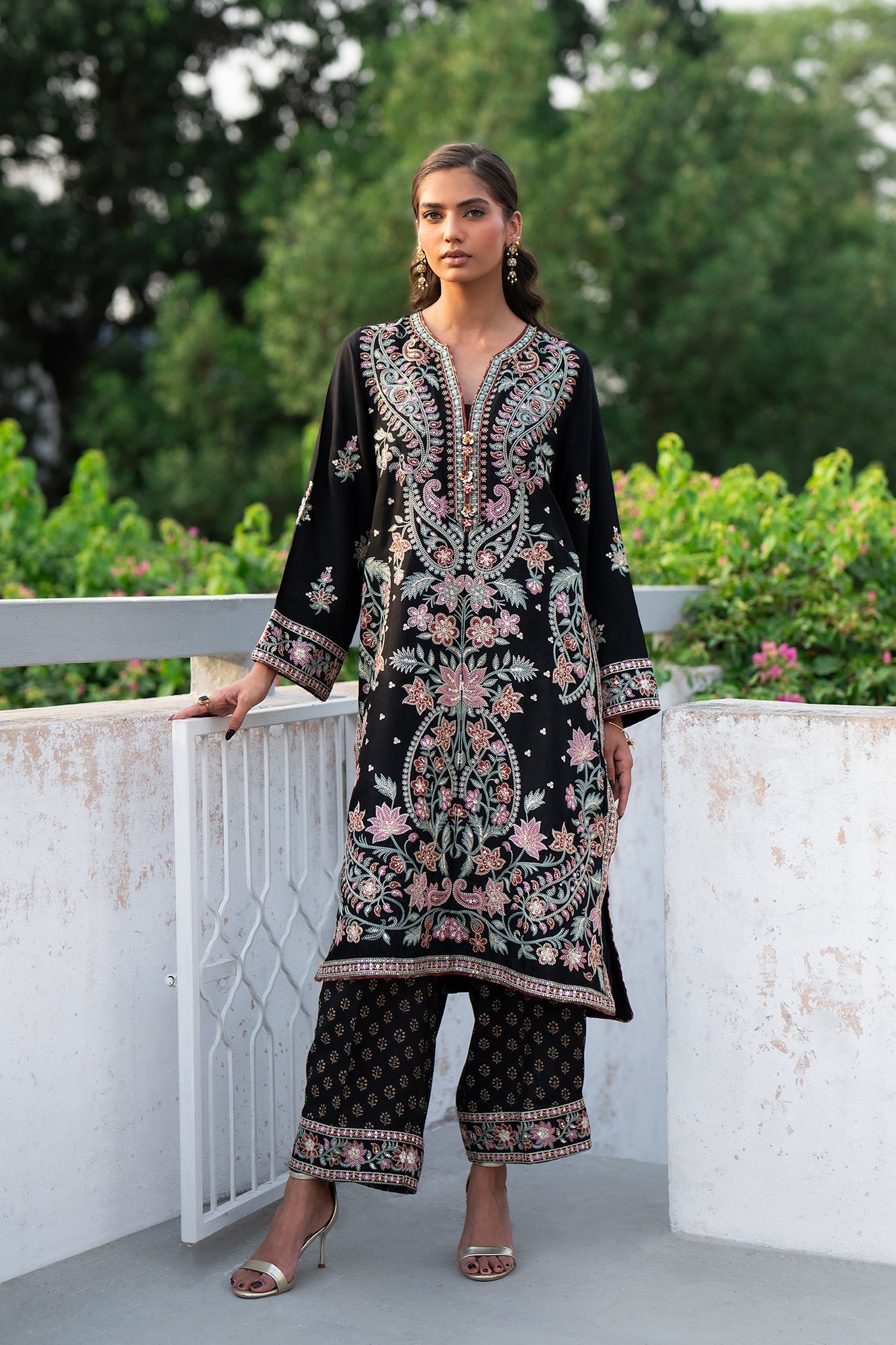 EMBROIDERED SUIT (E104/902/0819)