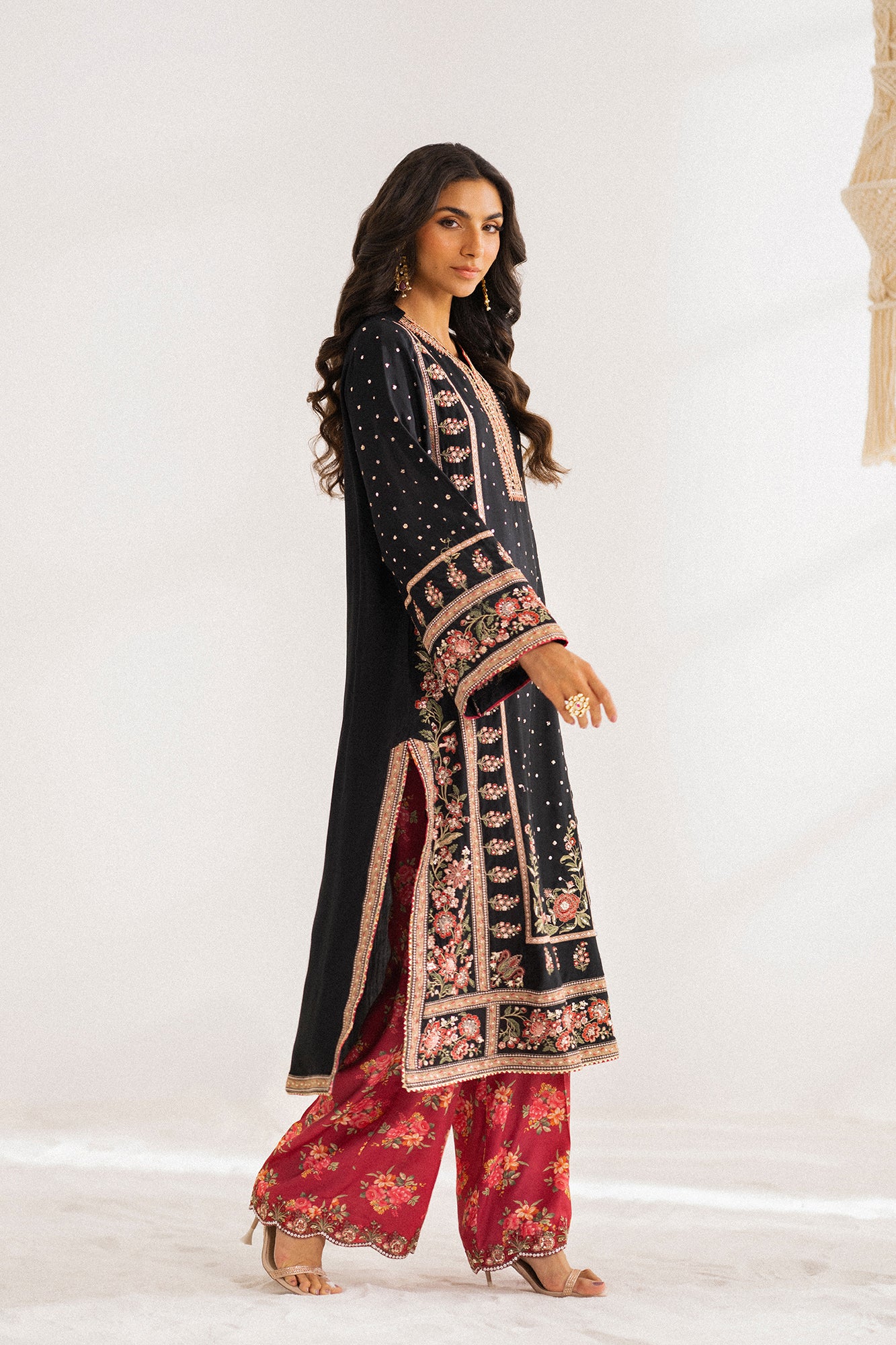 EMBROIDERED SUIT (E104/902/0825)