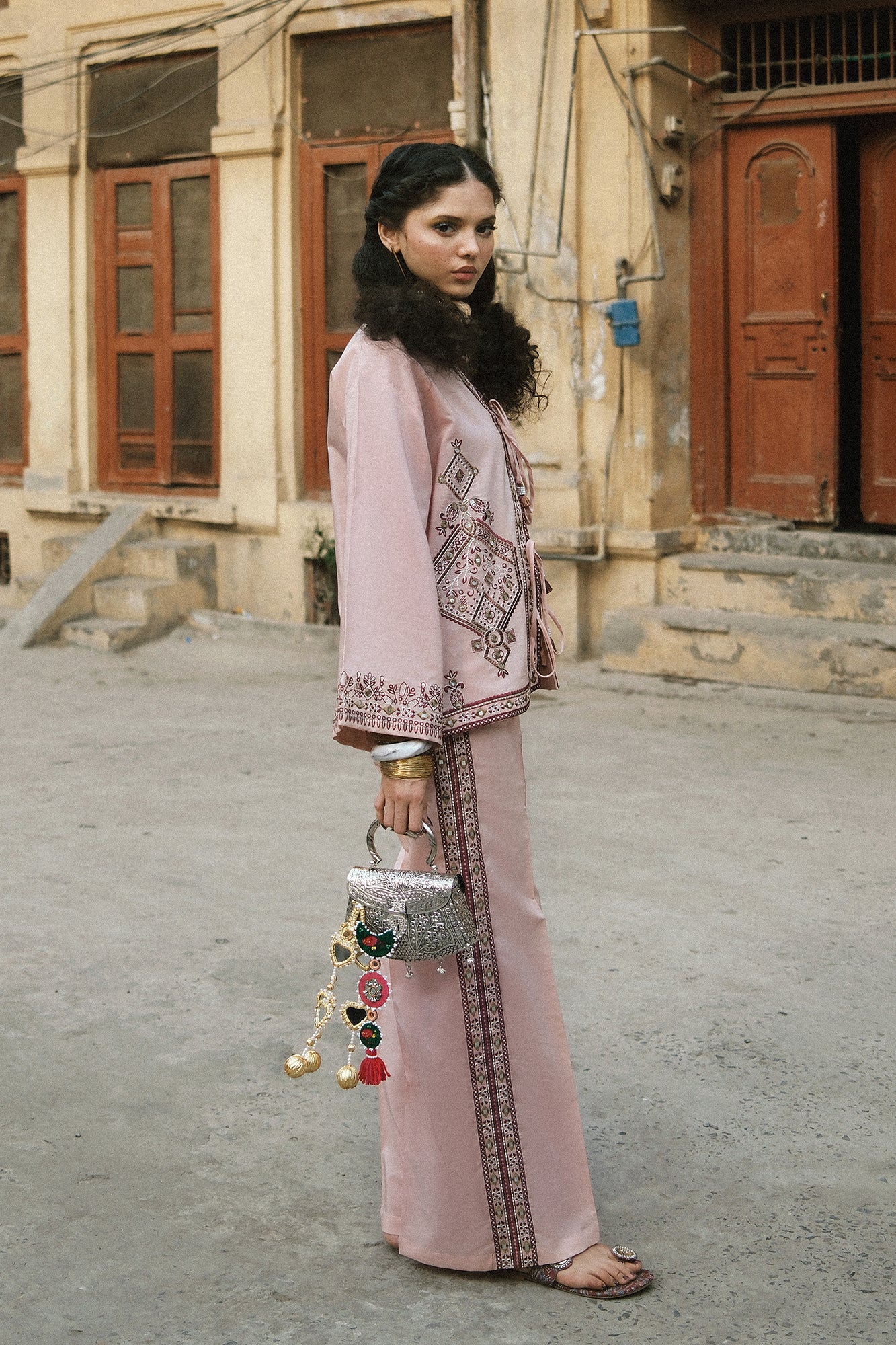 EMBROIDERED SUIT (E0829/119/426)