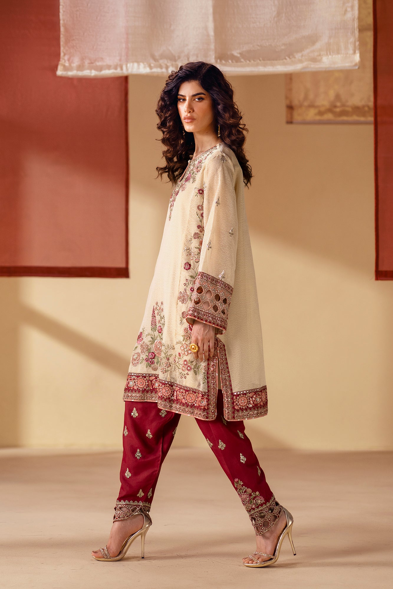 EMBROIDERED SUIT (E104/227/0831)