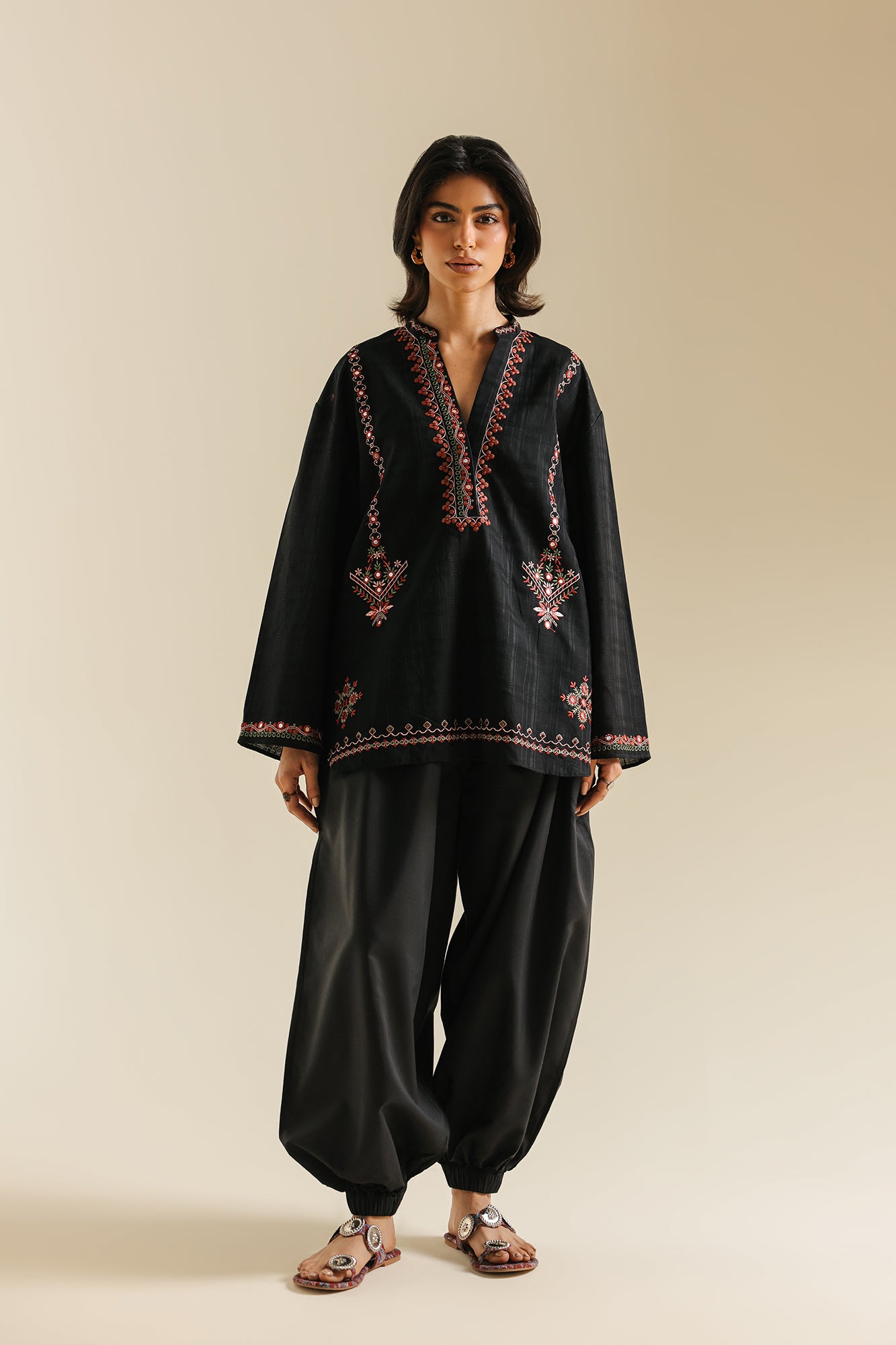 EMBROIDERED TOP (E0832/119/901)