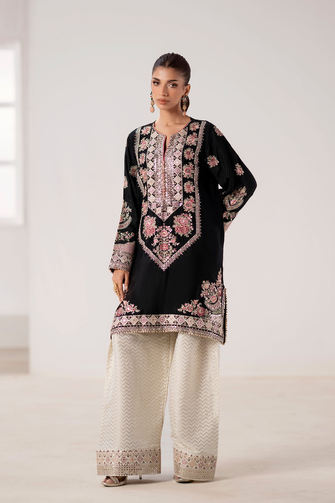 EMBROIDERED SUIT (E0837/104/902)