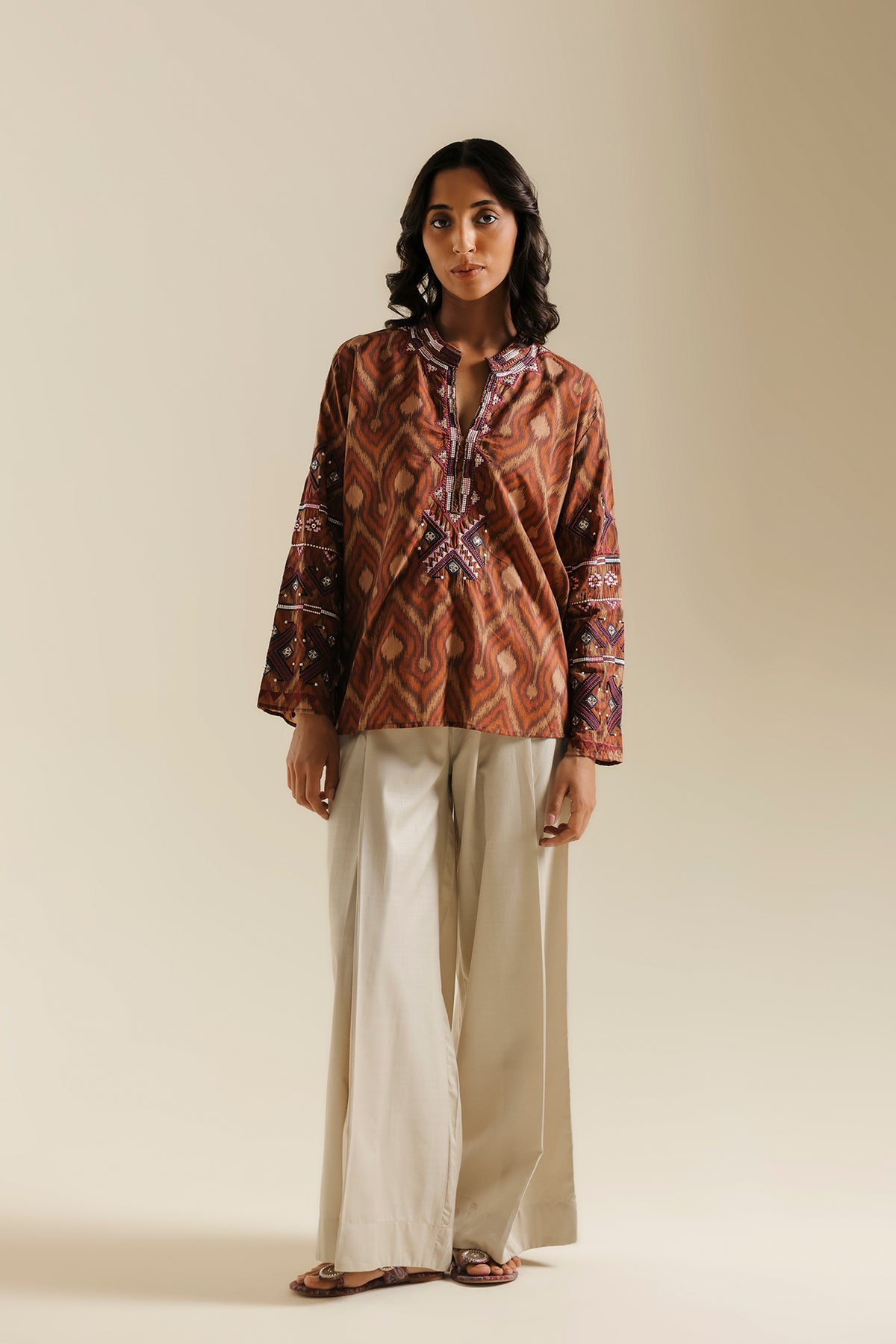EMBROIDERED TOP (E0871/119/111)