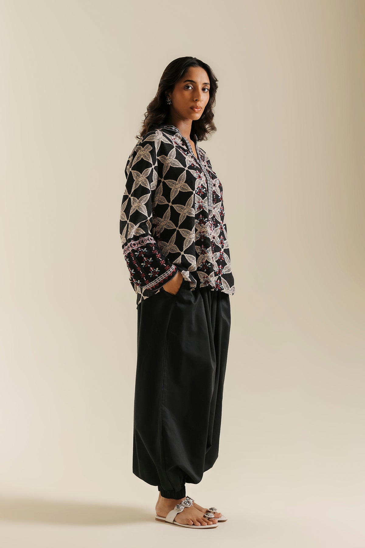 EMBROIDERED TOP (E0880/119/902)