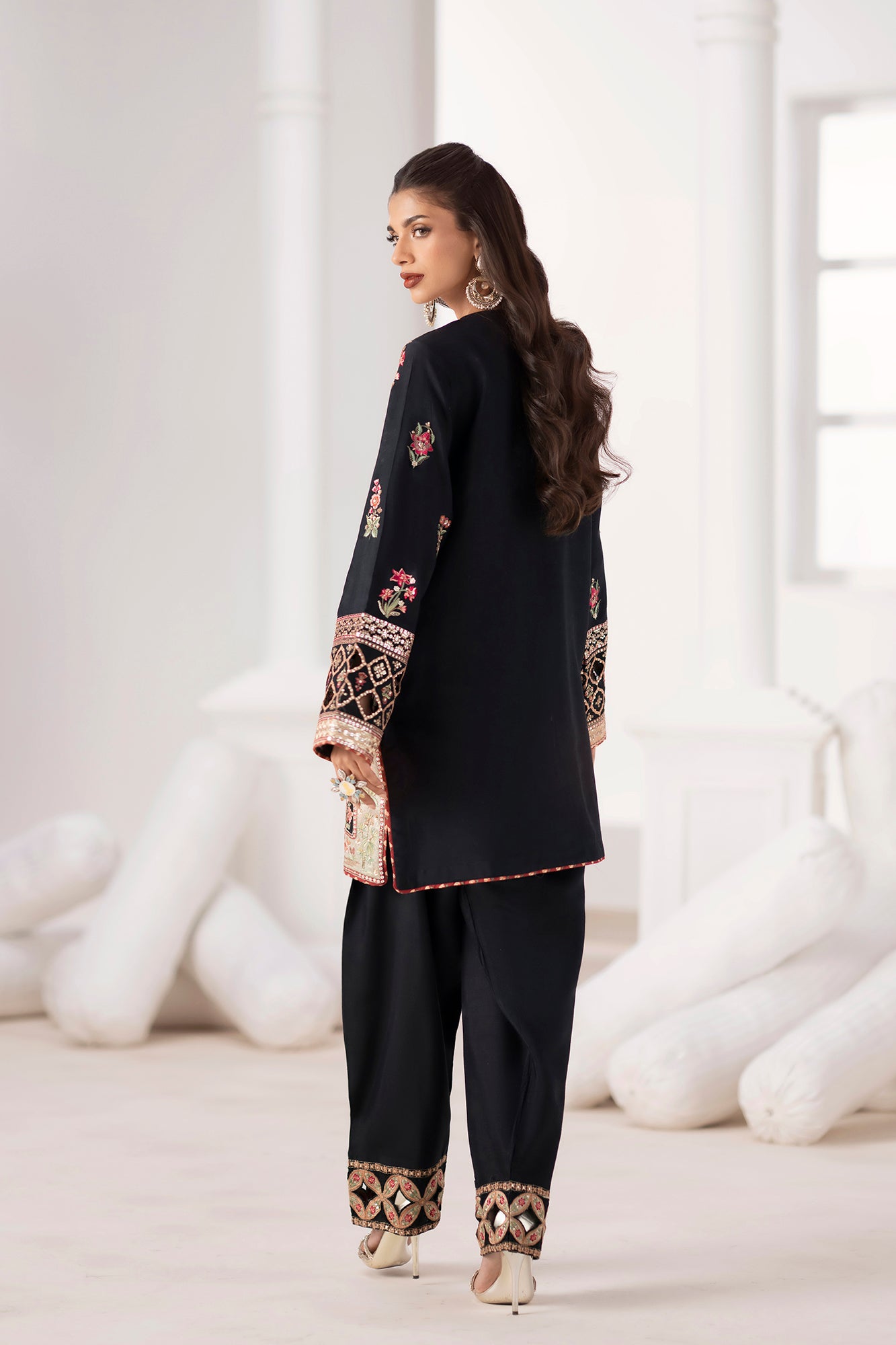 EMBROIDERED SUIT (E0911/104/902)