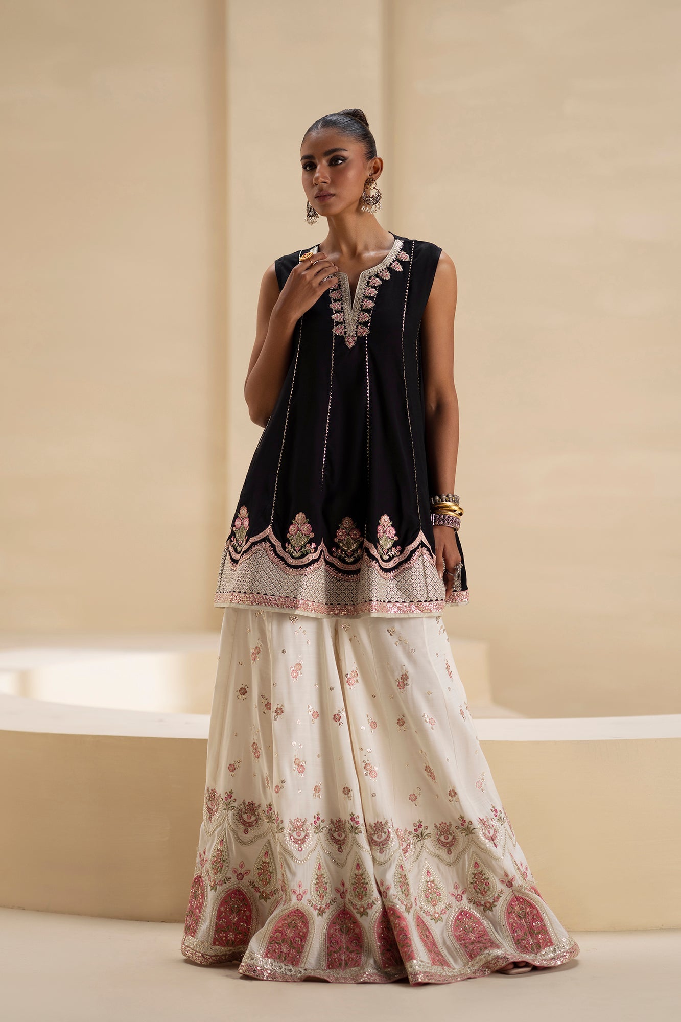 EMBROIDERED SUIT (E0934/104/902)