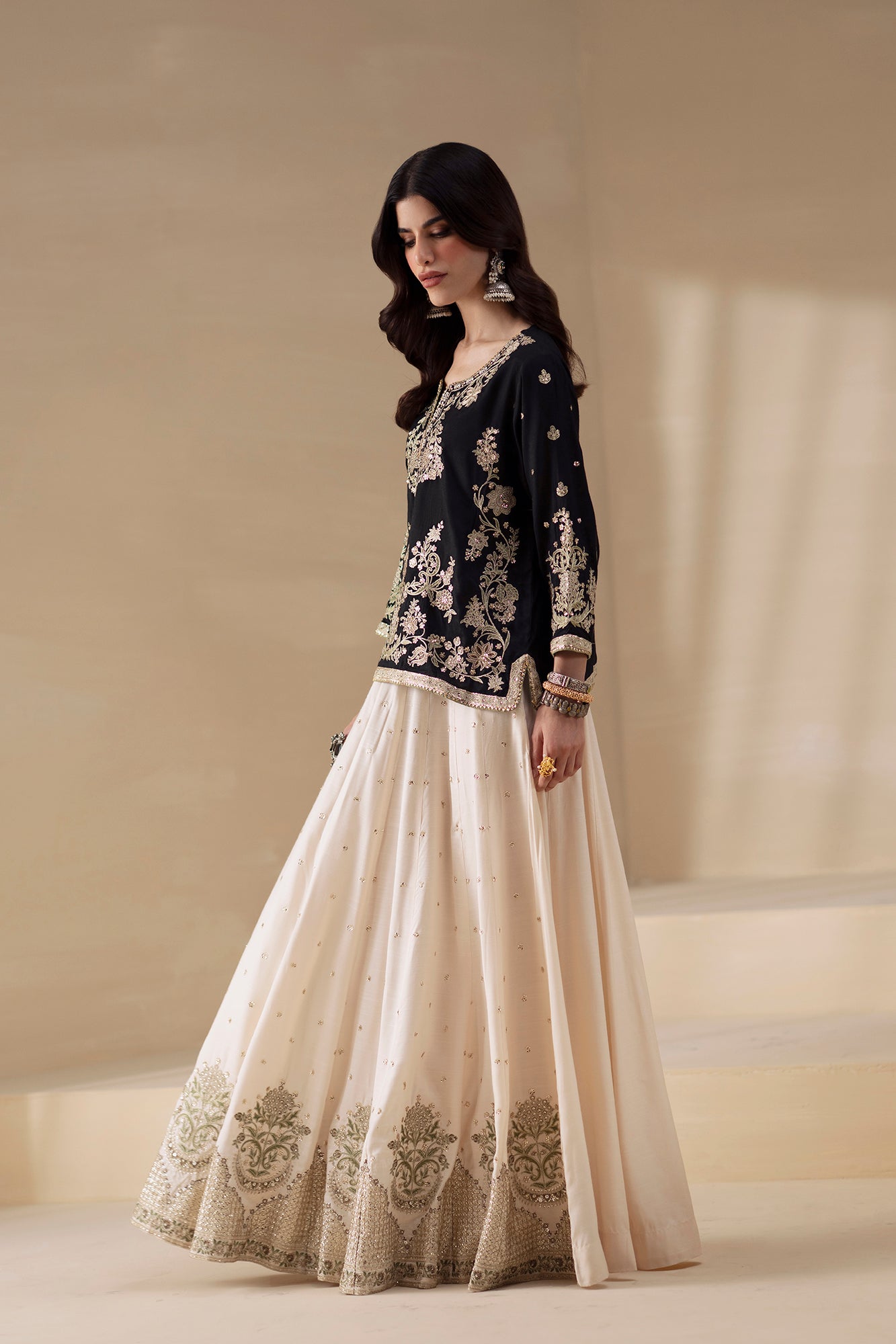 EMBROIDERED SUIT (E0940/104/901)