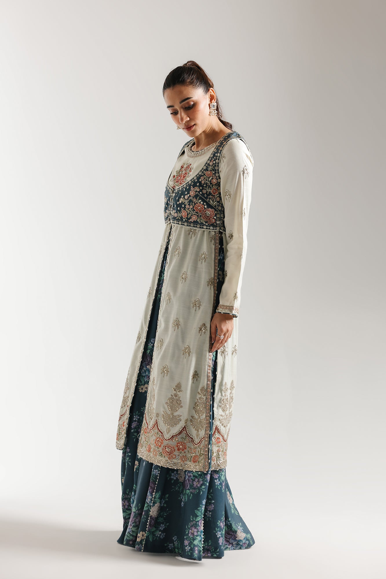 EMBROIDERED SUIT (E0953/104/129)