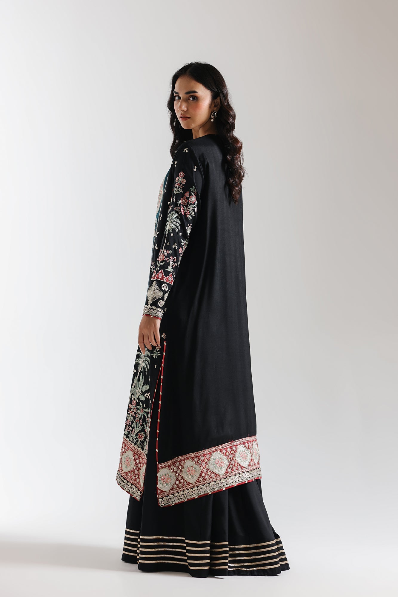 EMBROIDERED SUIT (E0957/104/901)