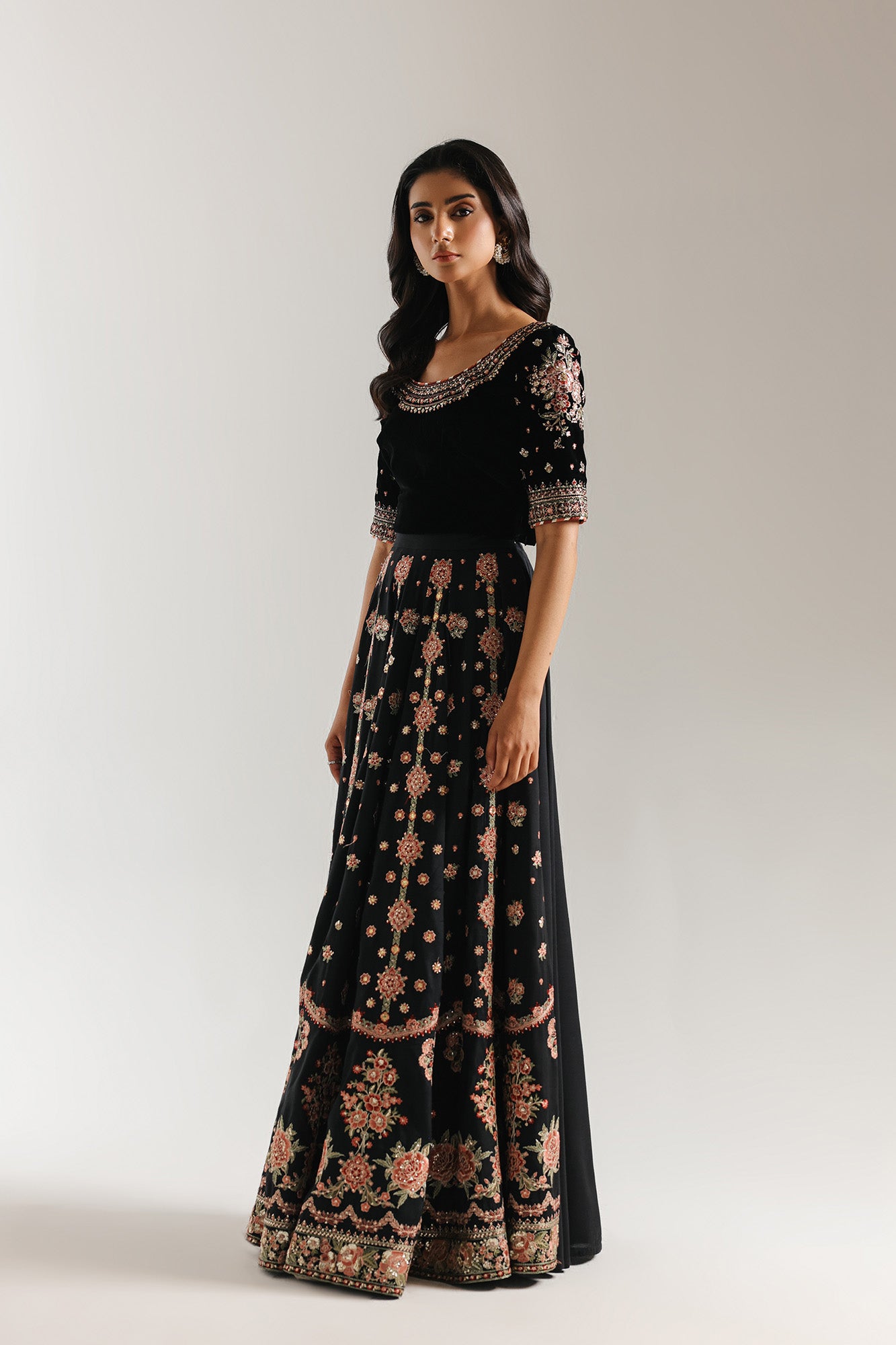 EMBROIDERED SUIT (E0963/104/902)